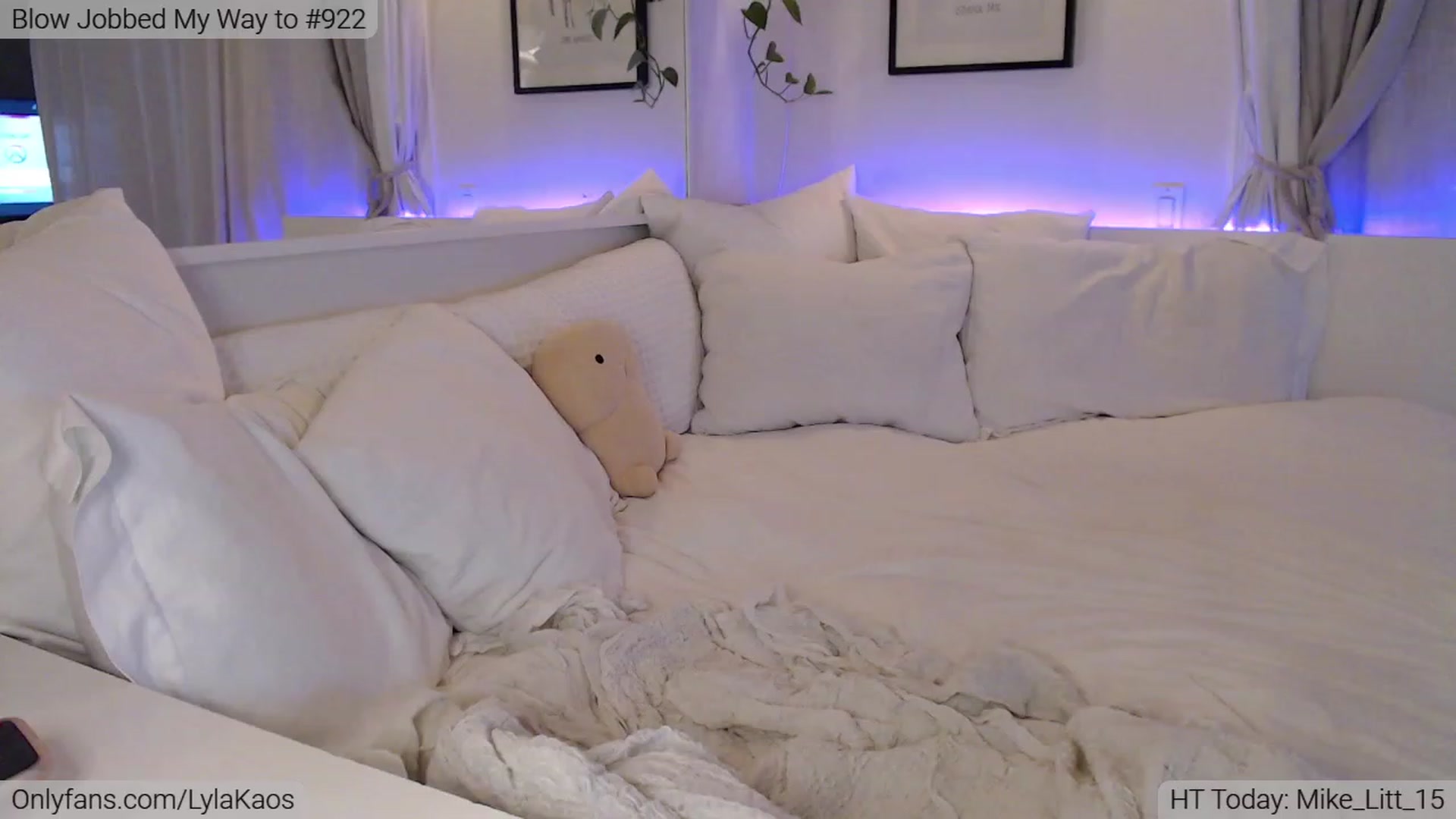 Gallery image thumbnail from LylaKaos's myfreecams stream on, 11/17/2022, 02:26 image 17 of 20