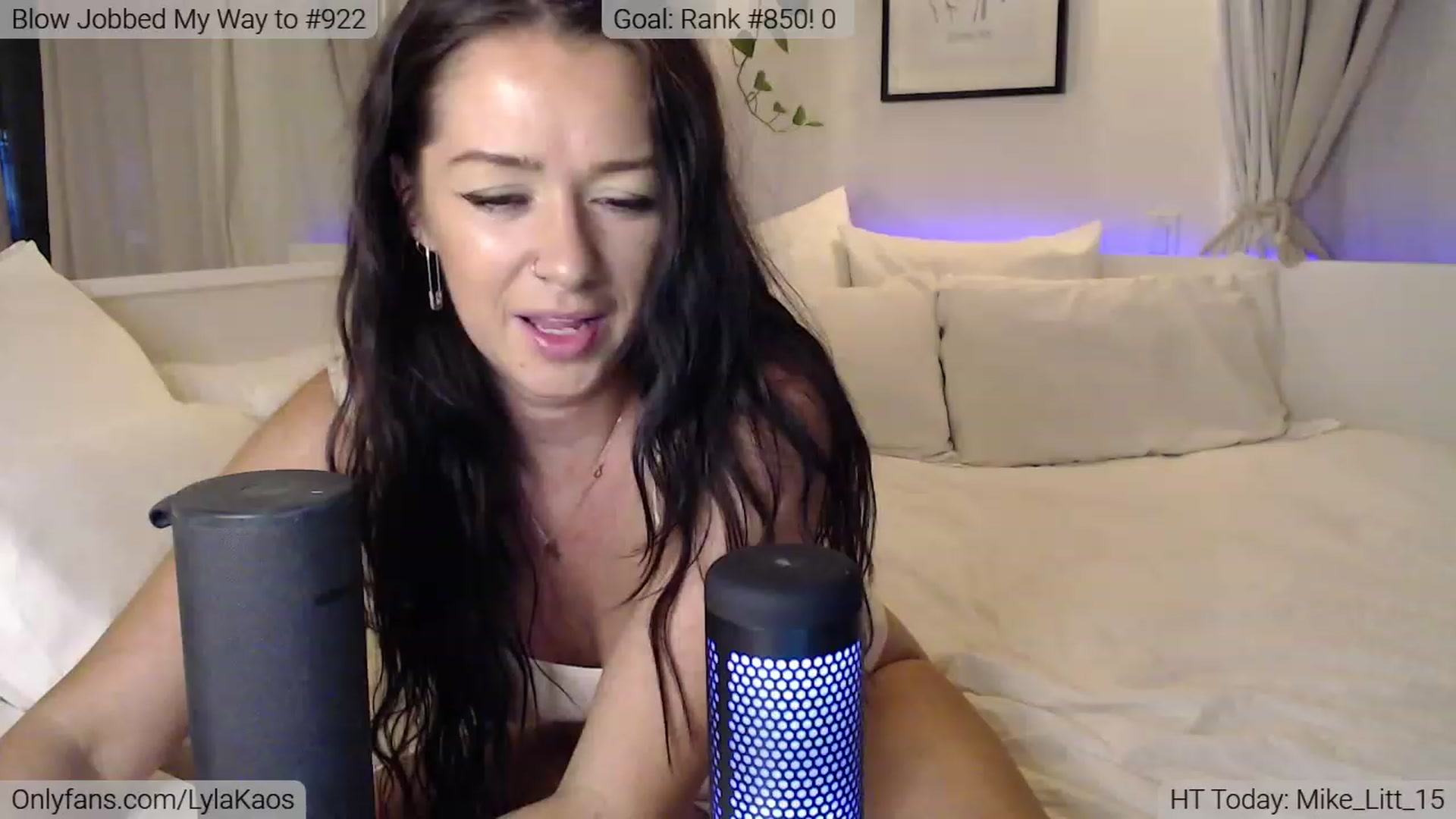 Gallery image thumbnail from LylaKaos's myfreecams stream on, 11/18/2022, 01:55 image 10 of 20