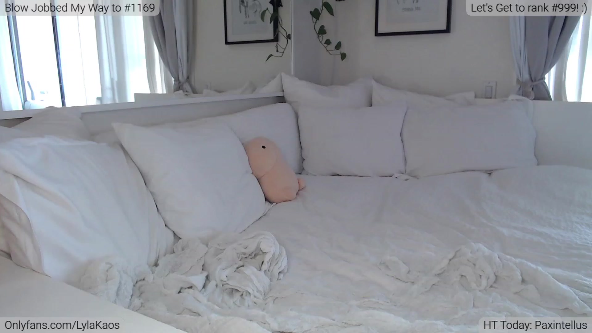 Gallery image thumbnail from LylaKaos's myfreecams stream on, 11/29/2022, 24:07 image 5 of 20