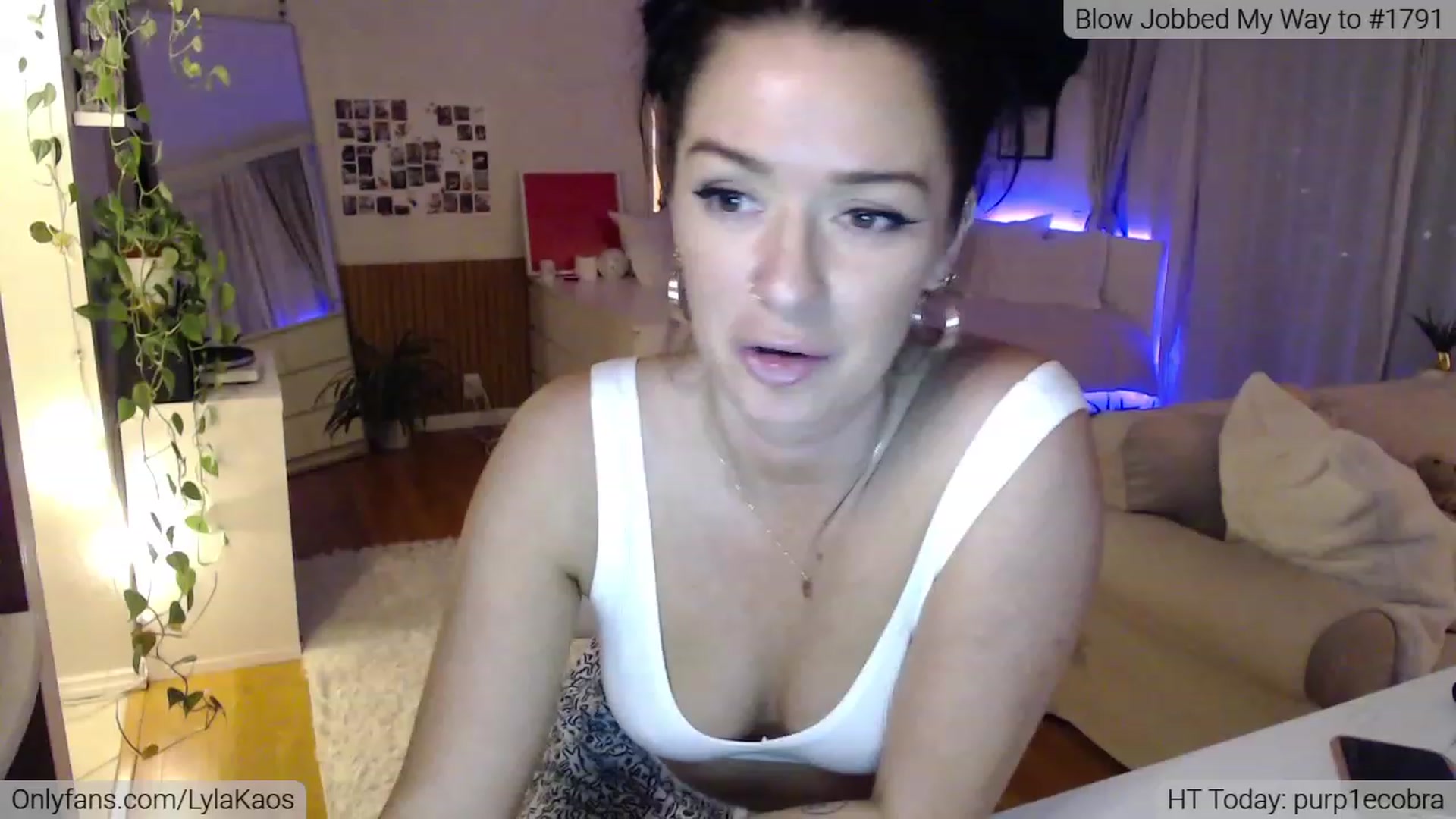 Gallery image thumbnail from LylaKaos's myfreecams stream on, 01/01/2023, 03:45 image 11 of 20