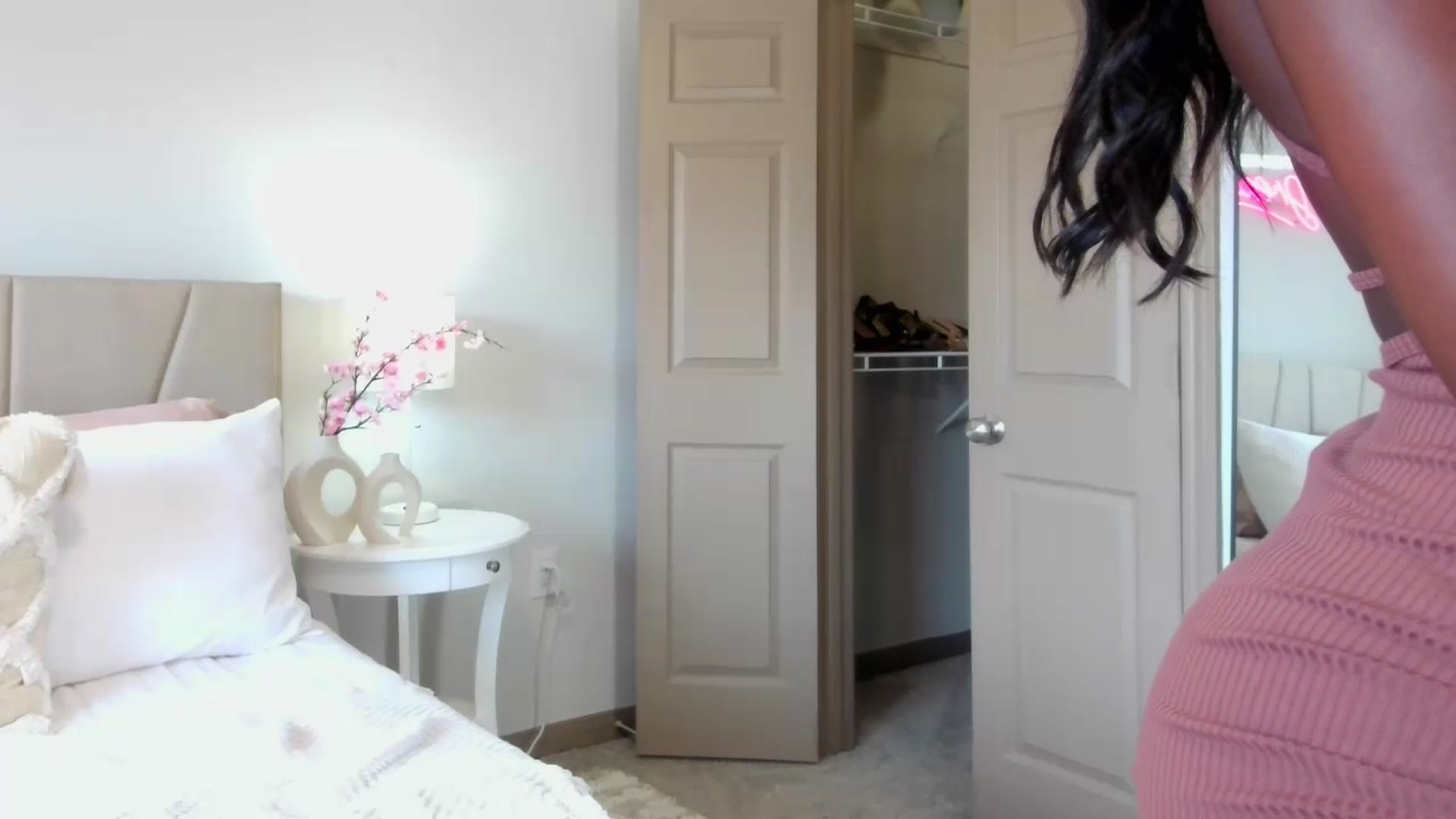 Gallery image thumbnail from Lylajone's myfreecams stream on, 07/31/2023, 18:25 image 17 of 20