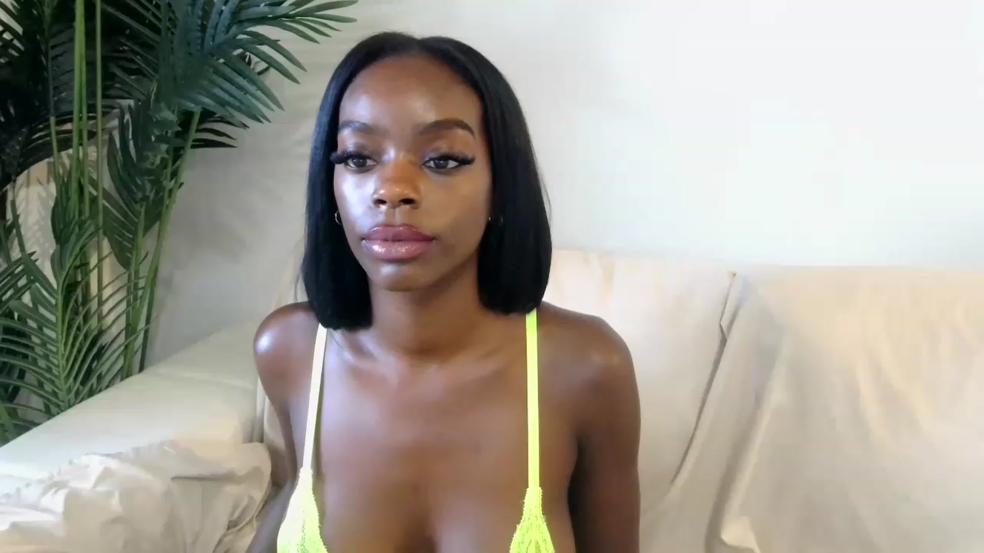 Gallery image thumbnail from Lylajone's myfreecams stream on, 08/09/2023, 15:45 image 14 of 20