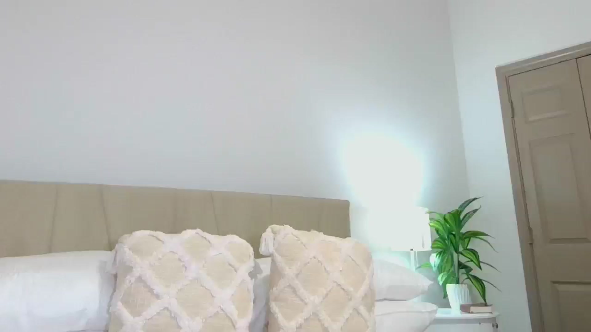 Gallery image thumbnail from Lylajone's myfreecams stream on, 10/26/2023, 01:10 image 7 of 20