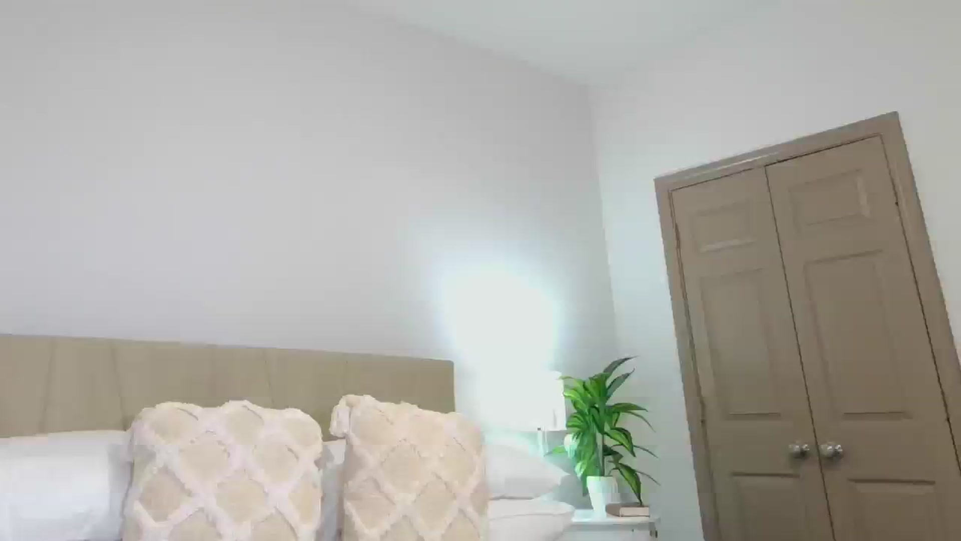 Gallery image thumbnail from Lylajone's myfreecams stream on, 10/26/2023, 01:10 image 12 of 20
