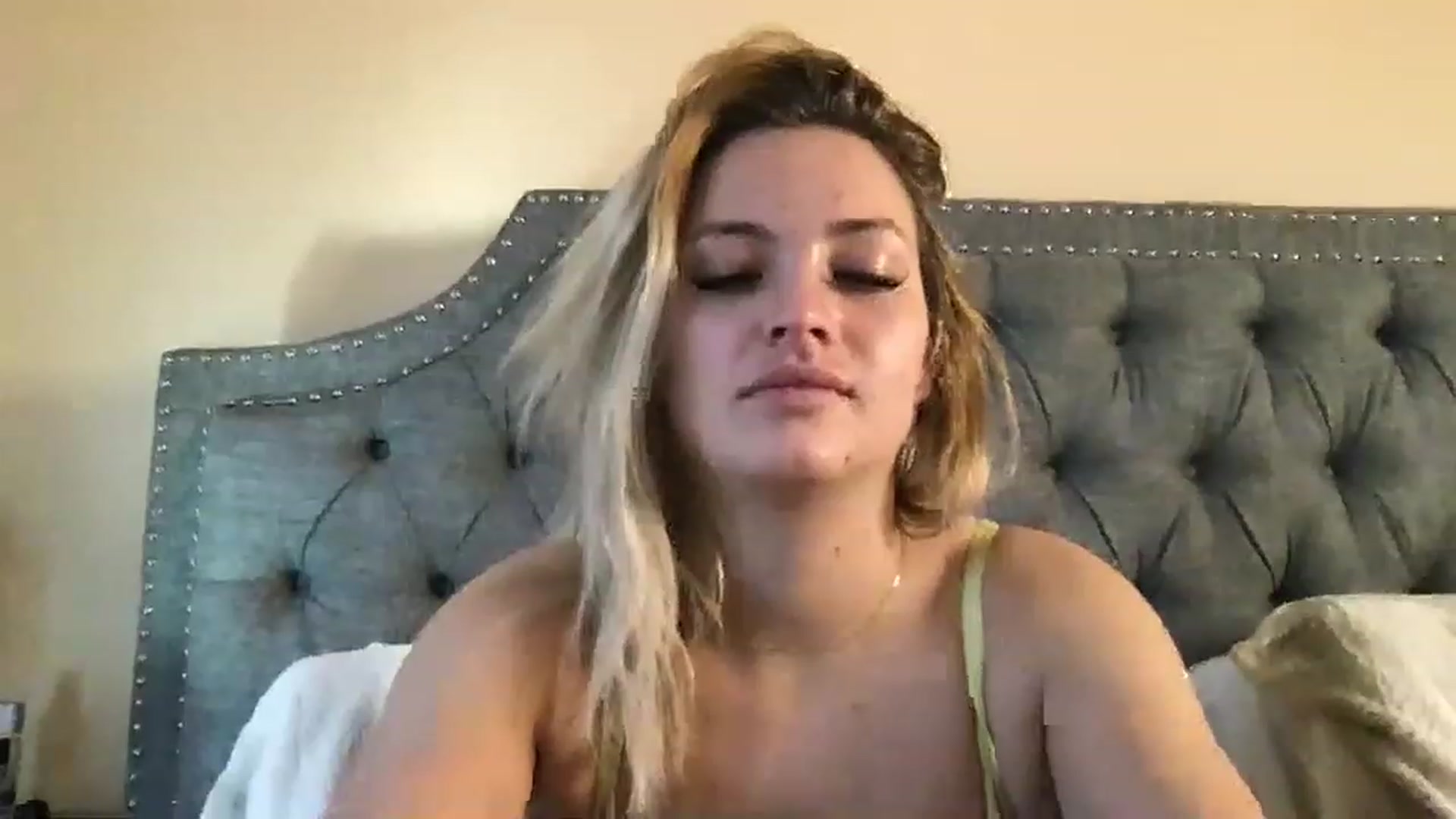 Gallery image thumbnail from Lynn_6's myfreecams stream on, 02/24/2023, 17:54 image 10 of 20