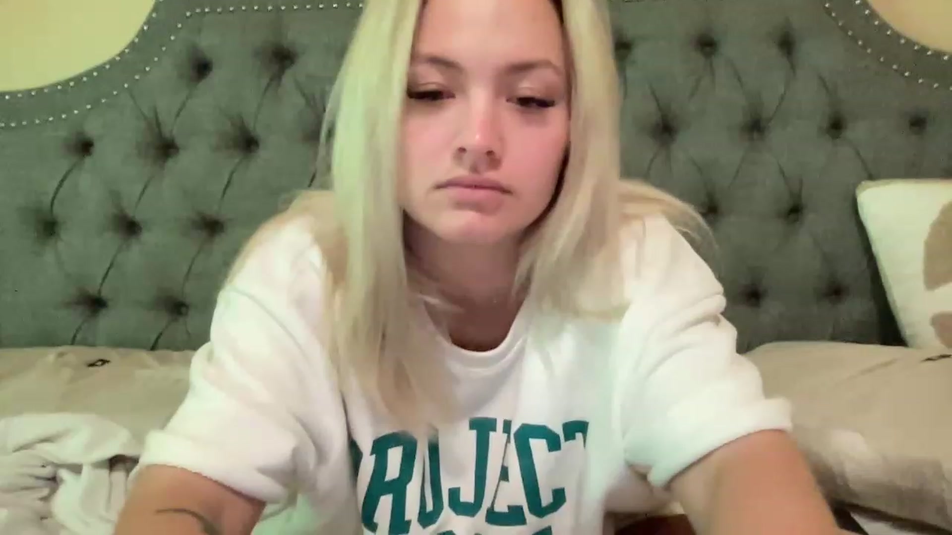 Gallery image thumbnail from Lynn_6's myfreecams stream on, 05/18/2023, 14:08 image 18 of 20