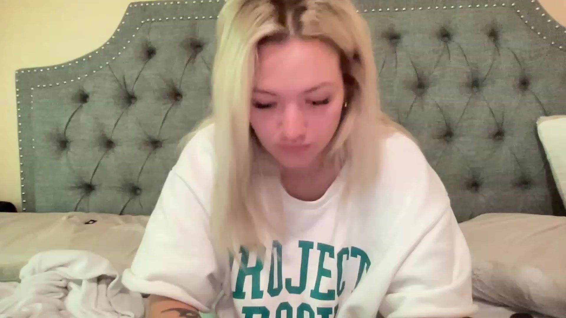 Gallery image thumbnail from Lynn_6's myfreecams stream on, 05/18/2023, 14:08 image 6 of 20
