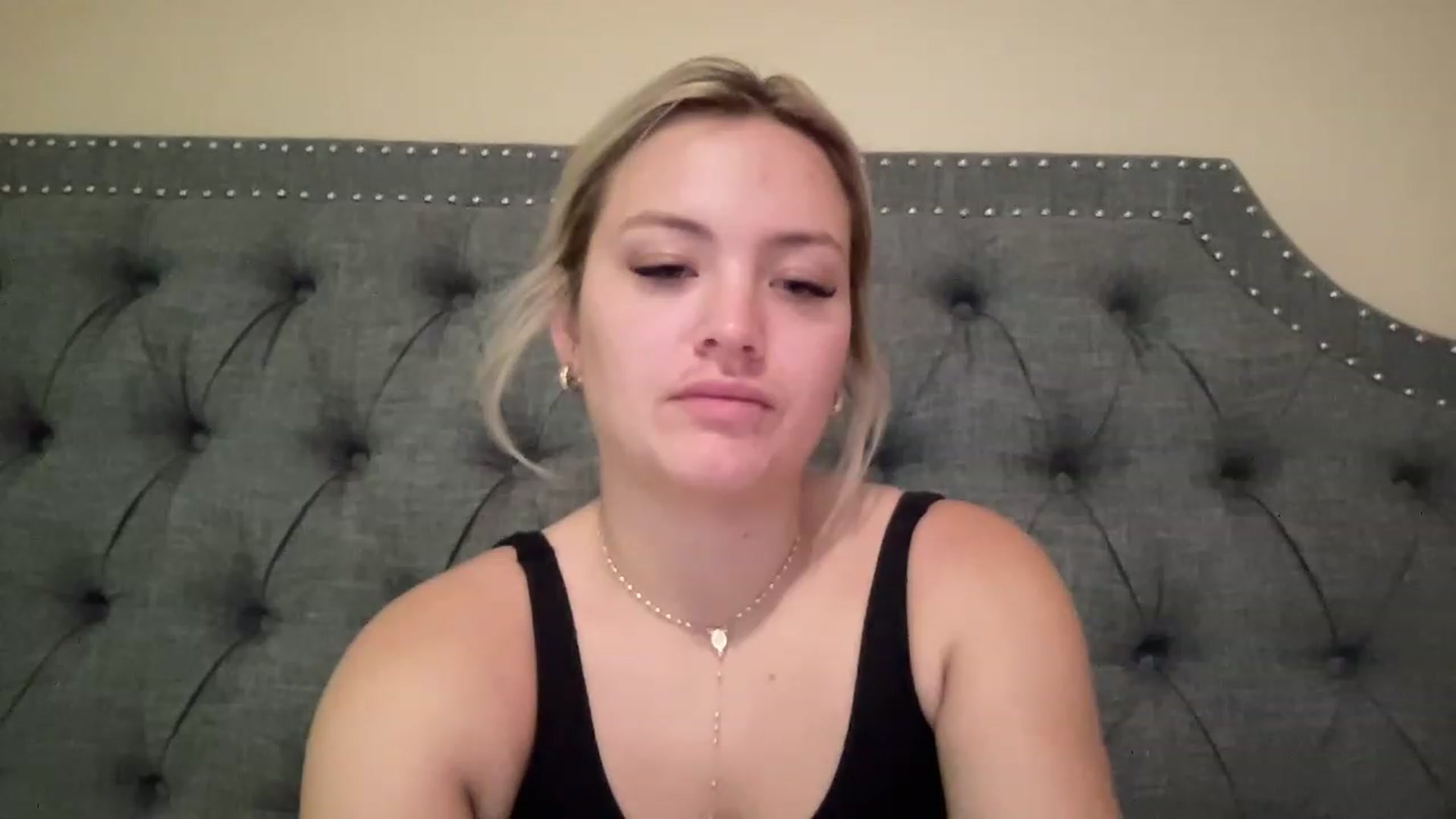Gallery image thumbnail from Lynn_6's myfreecams stream on, 05/19/2023, 12:44 image 6 of 20