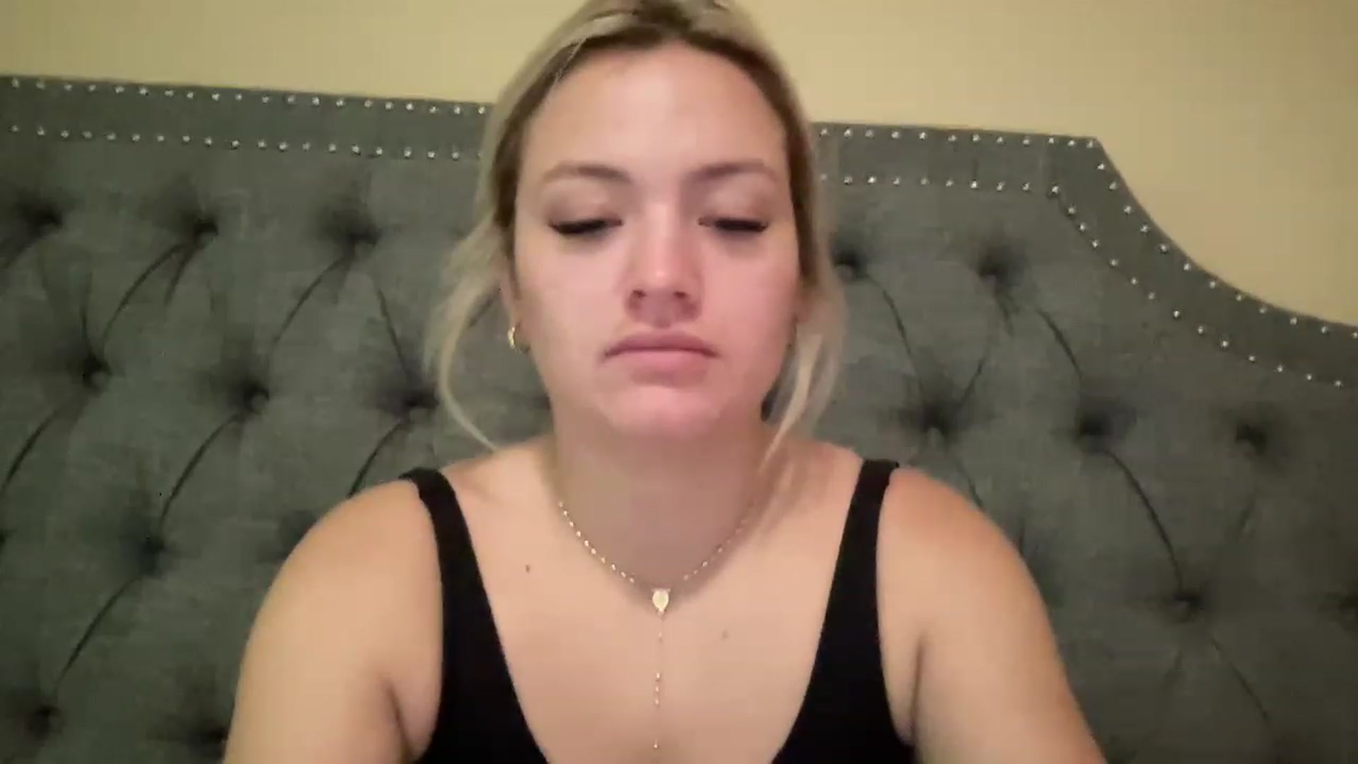 Gallery image thumbnail from Lynn_6's myfreecams stream on, 05/19/2023, 12:44 image 14 of 20