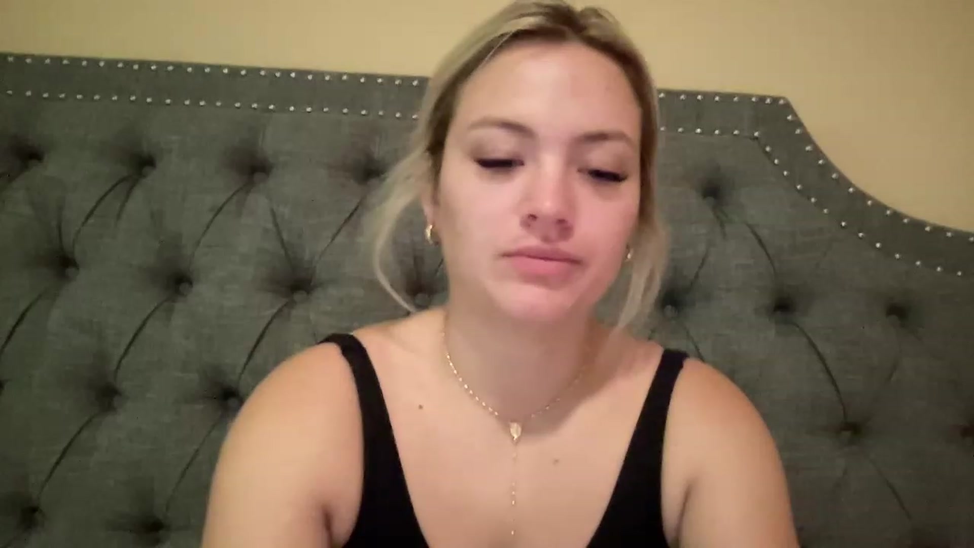 Gallery image thumbnail from Lynn_6's myfreecams stream on, 05/19/2023, 12:44 image 15 of 20