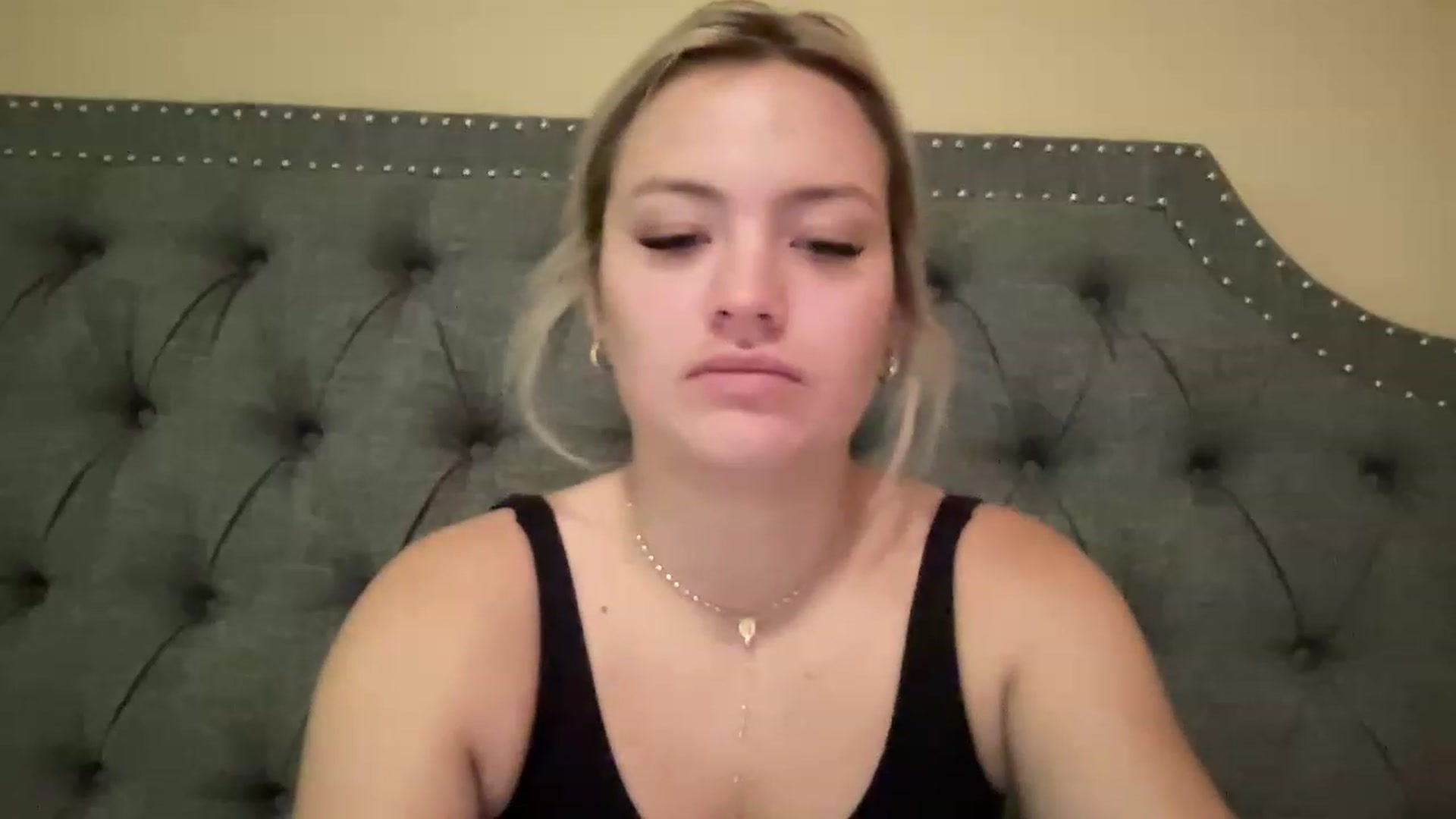 Gallery image thumbnail from Lynn_6's myfreecams stream on, 05/19/2023, 12:44 image 10 of 20