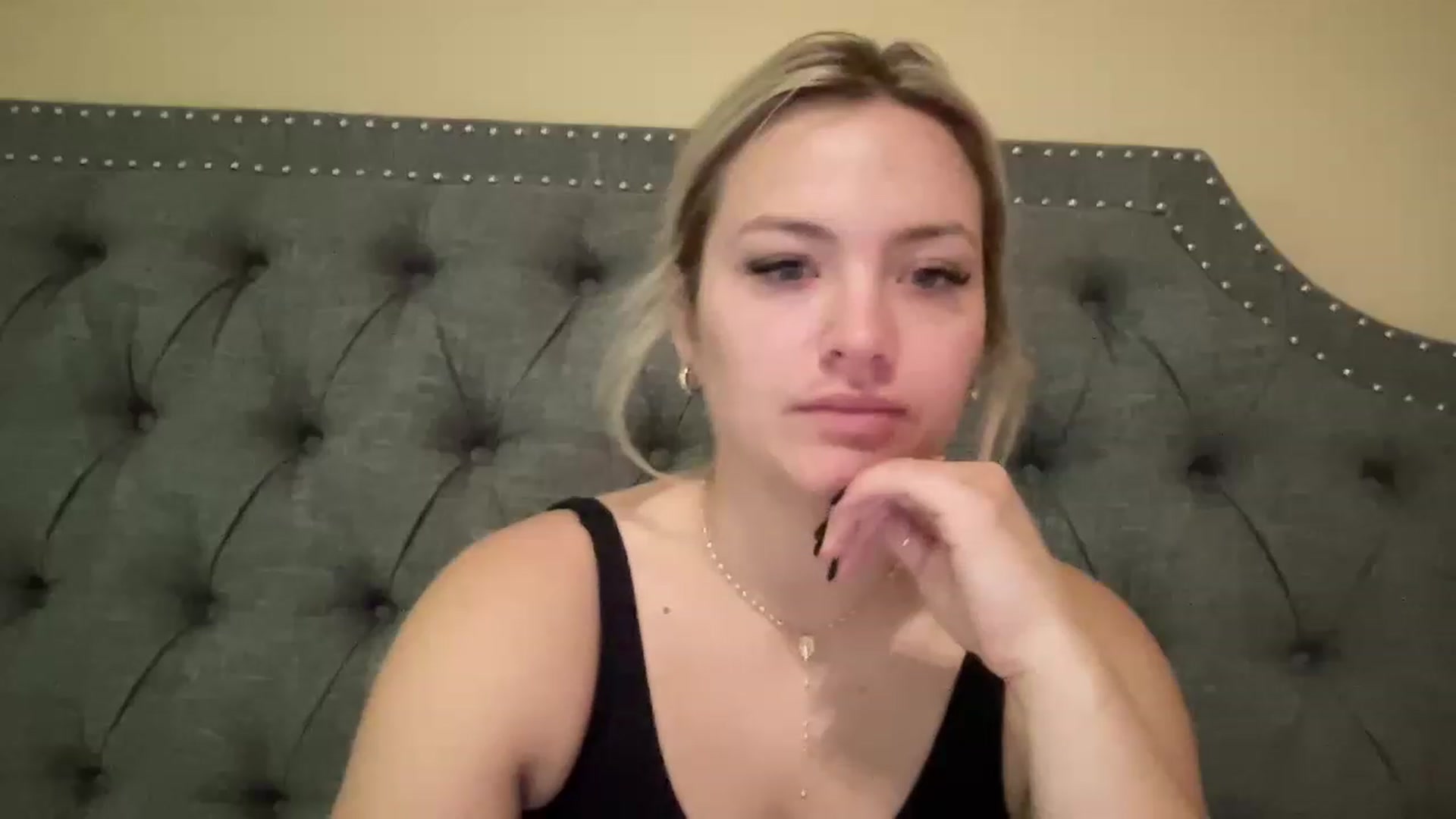 Gallery image thumbnail from Lynn_6's myfreecams stream on, 05/19/2023, 12:44 image 11 of 20