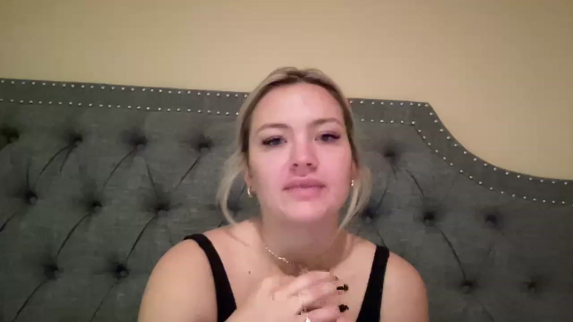 Gallery image thumbnail from Lynn_6's myfreecams stream on, 05/19/2023, 12:44 image 1 of 20