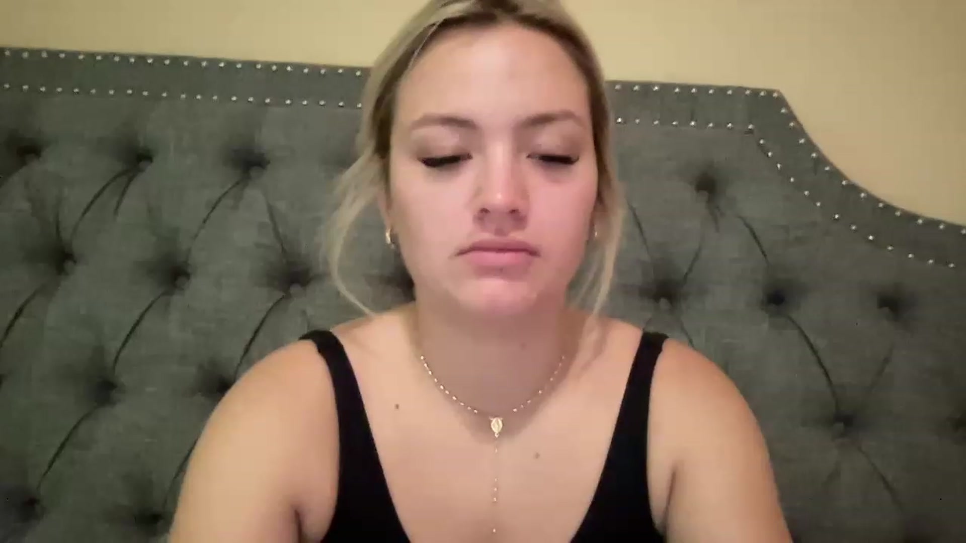 Gallery image thumbnail from Lynn_6's myfreecams stream on, 05/19/2023, 12:44 image 19 of 20