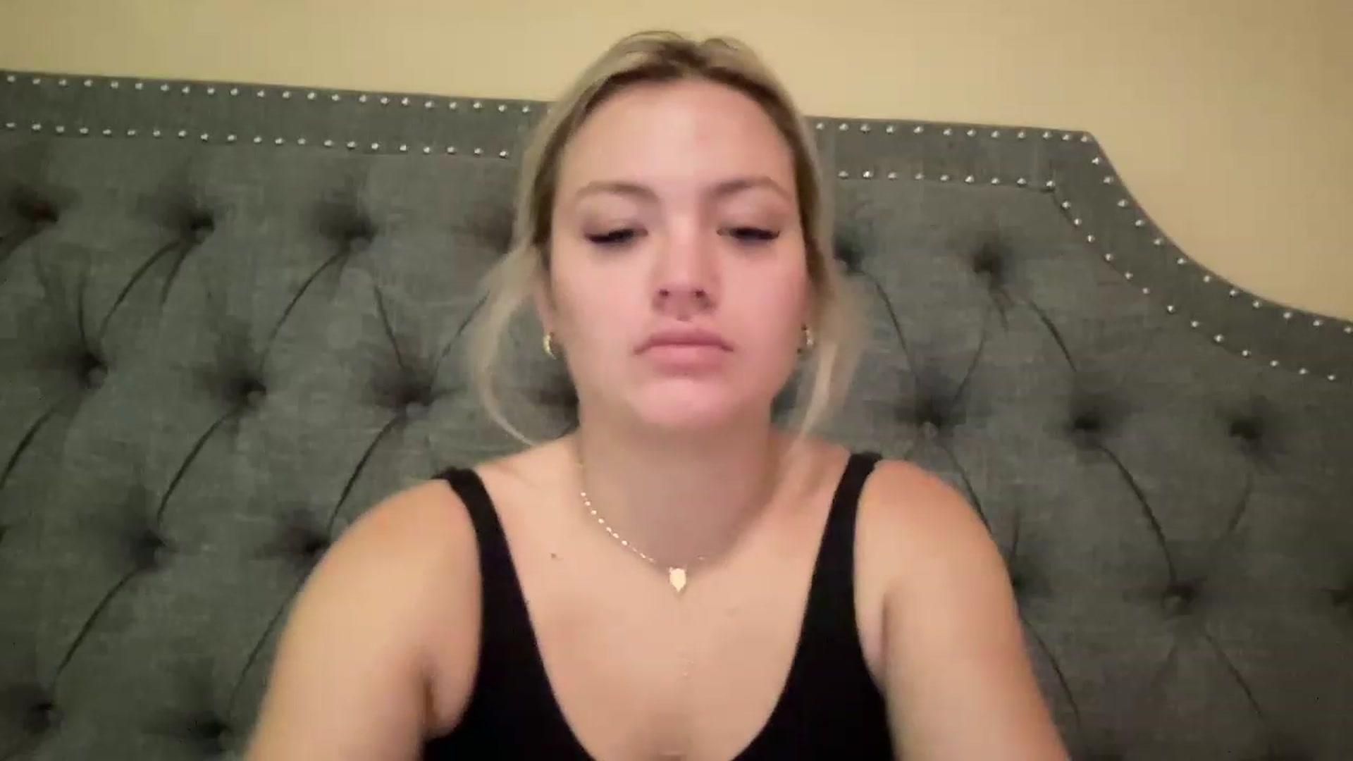 Gallery image thumbnail from Lynn_6's myfreecams stream on, 05/19/2023, 12:44 image 18 of 20