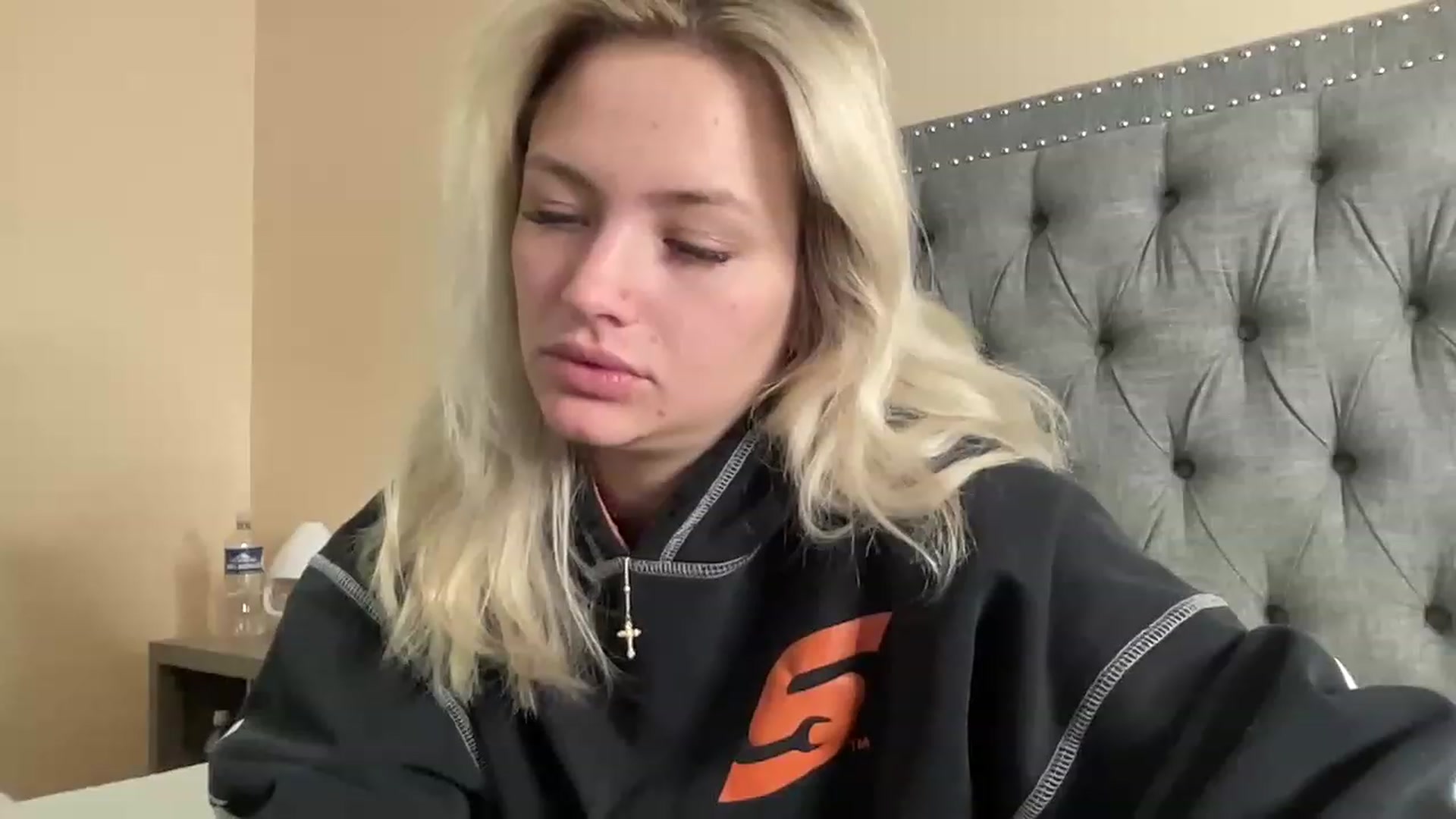 Gallery image thumbnail from Lynn_6's myfreecams stream on, 05/22/2023, 14:24 image 10 of 20