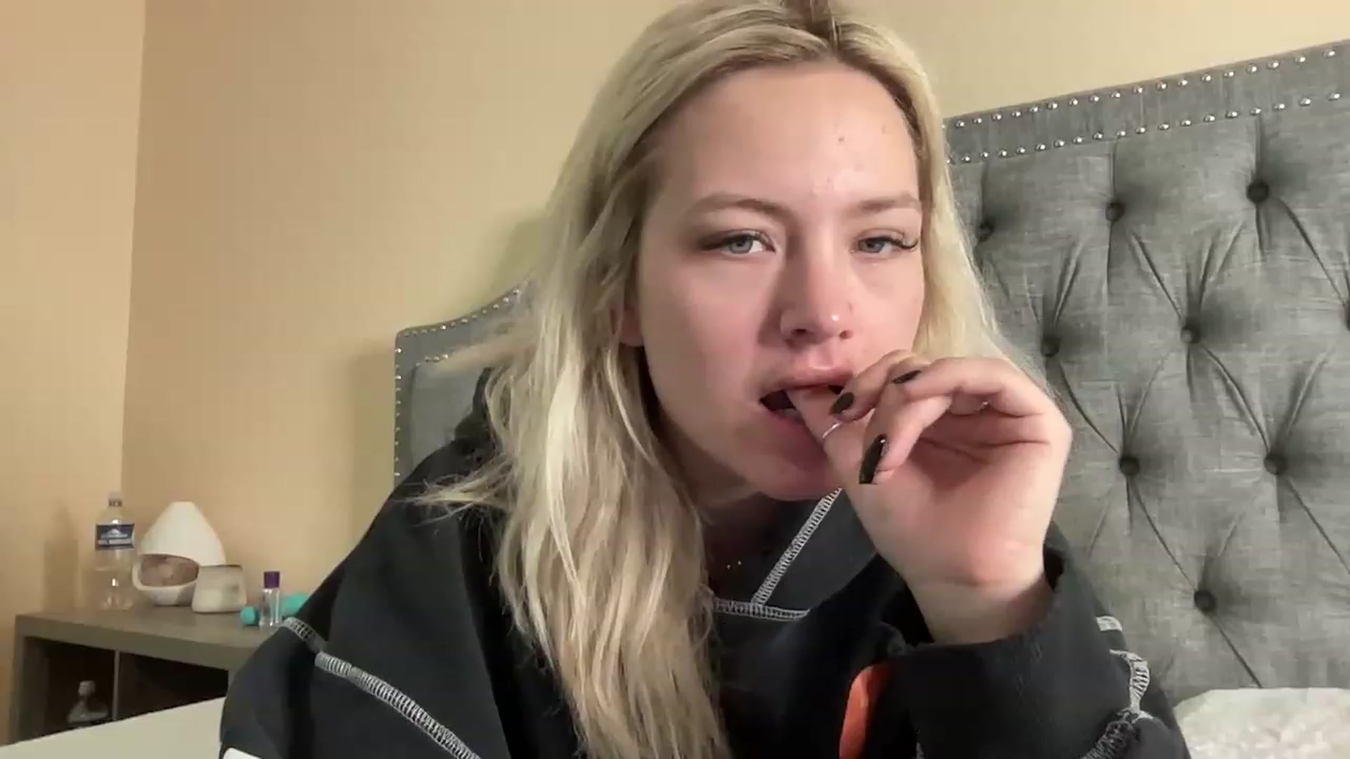Gallery image thumbnail from Lynn_6's myfreecams stream on, 05/22/2023, 14:24 image 19 of 20