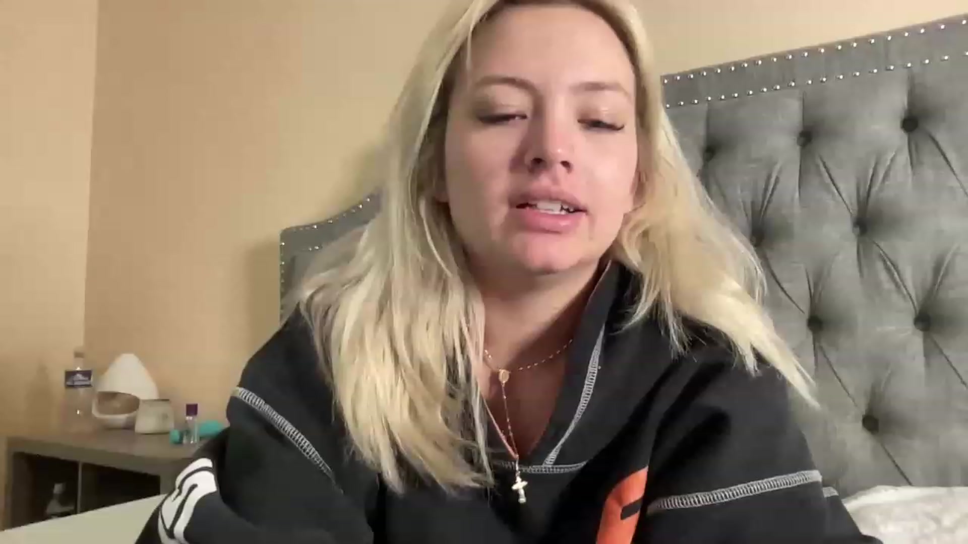 Gallery image thumbnail from Lynn_6's myfreecams stream on, 05/22/2023, 14:24 image 7 of 20