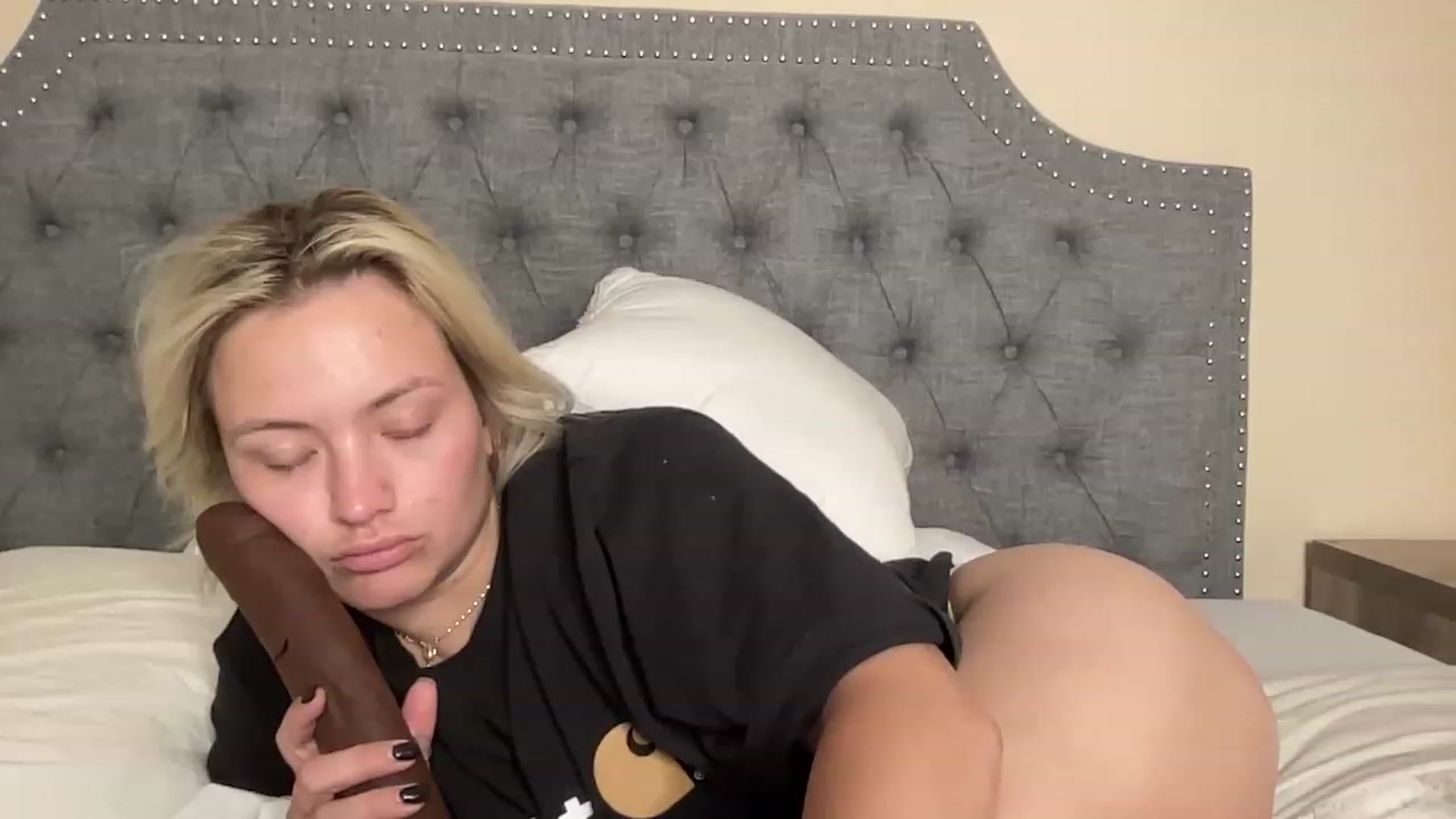Gallery image thumbnail from Lynn_6's myfreecams stream on, 05/30/2023, 17:31 image 19 of 20