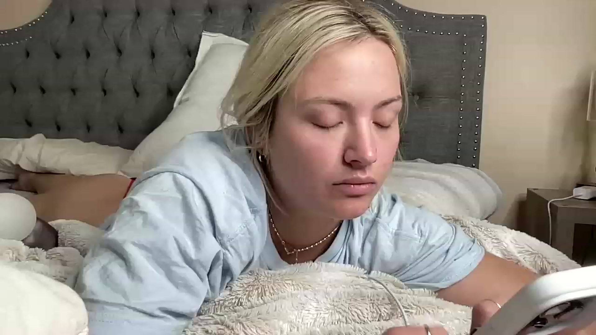 Gallery image thumbnail from Lynn_6's myfreecams stream on, 05/31/2023, 16:12 image 20 of 20