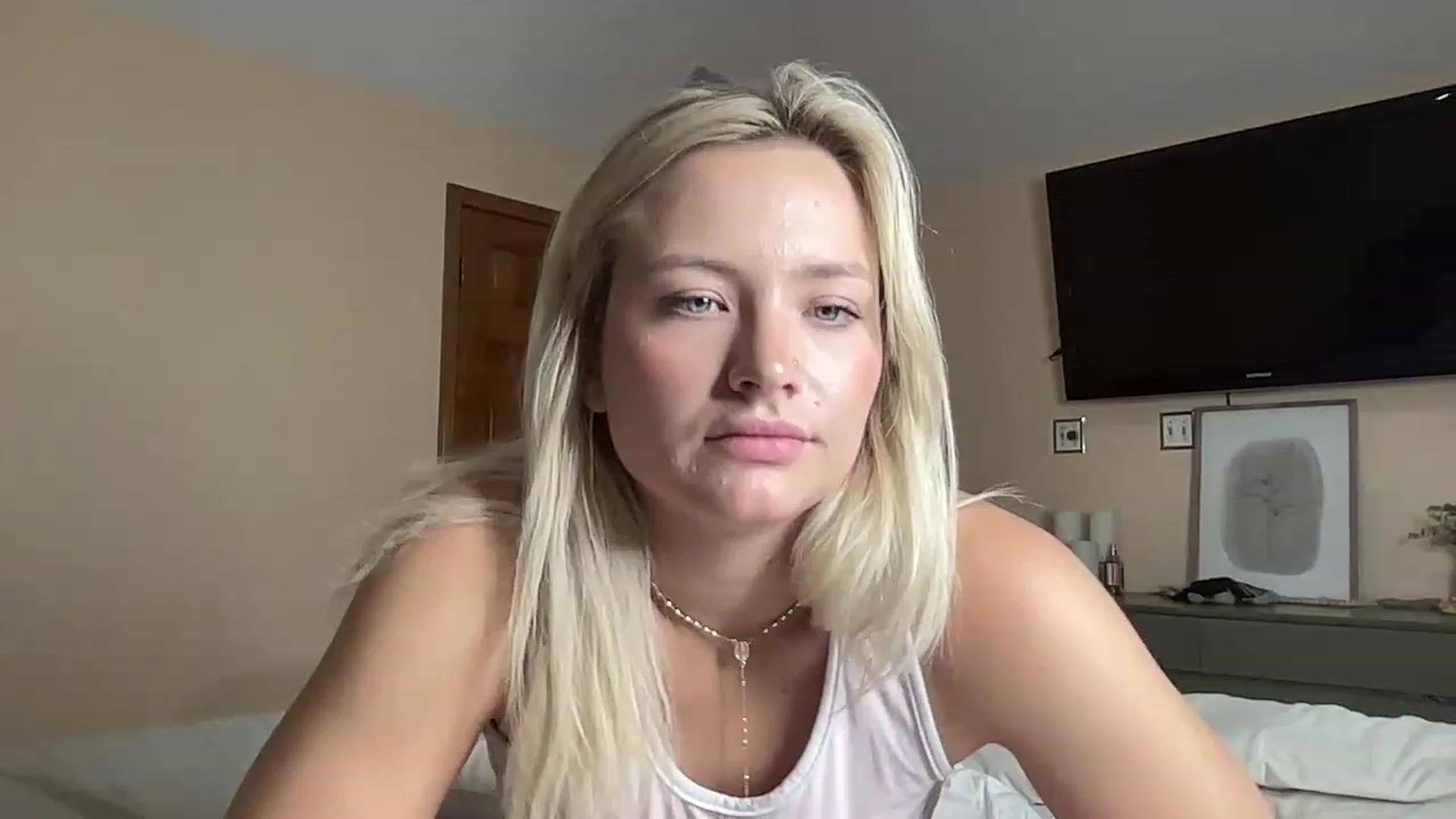 Gallery image thumbnail from Lynn_6's myfreecams stream on, 06/07/2023, 14:33 image 15 of 20