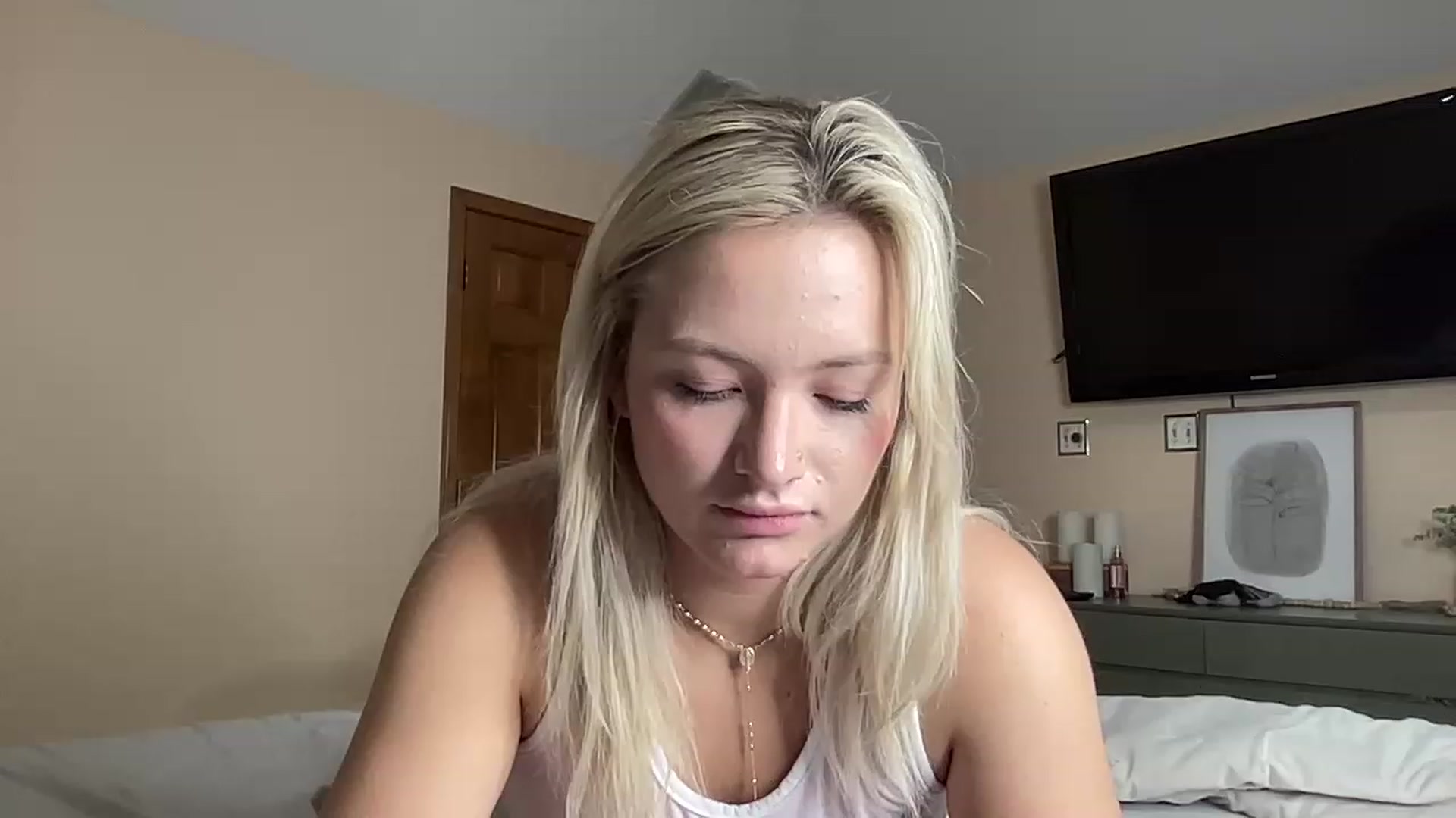 Gallery image thumbnail from Lynn_6's myfreecams stream on, 06/07/2023, 14:33 image 16 of 20