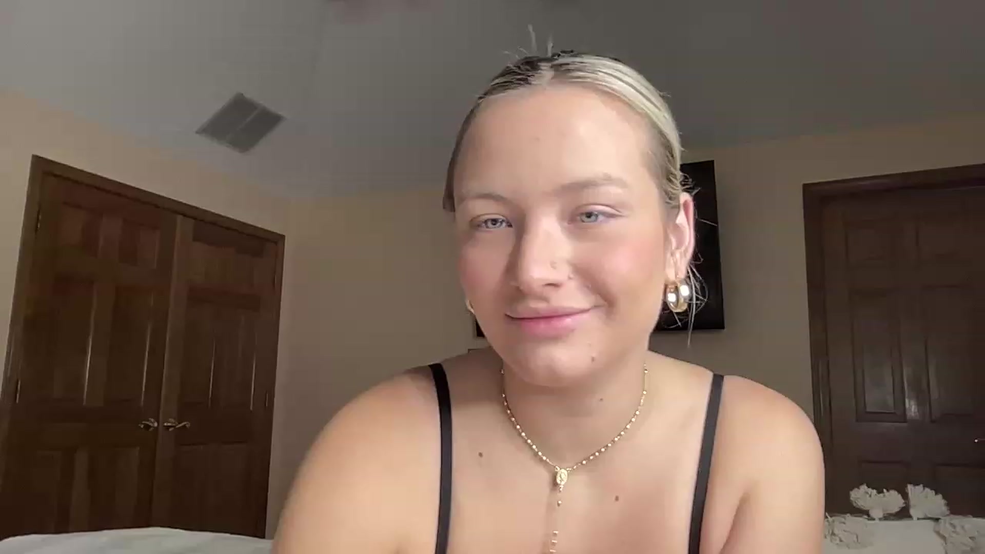 Gallery image thumbnail from Lynn_6's myfreecams stream on, 06/16/2023, 13:34 image 3 of 20