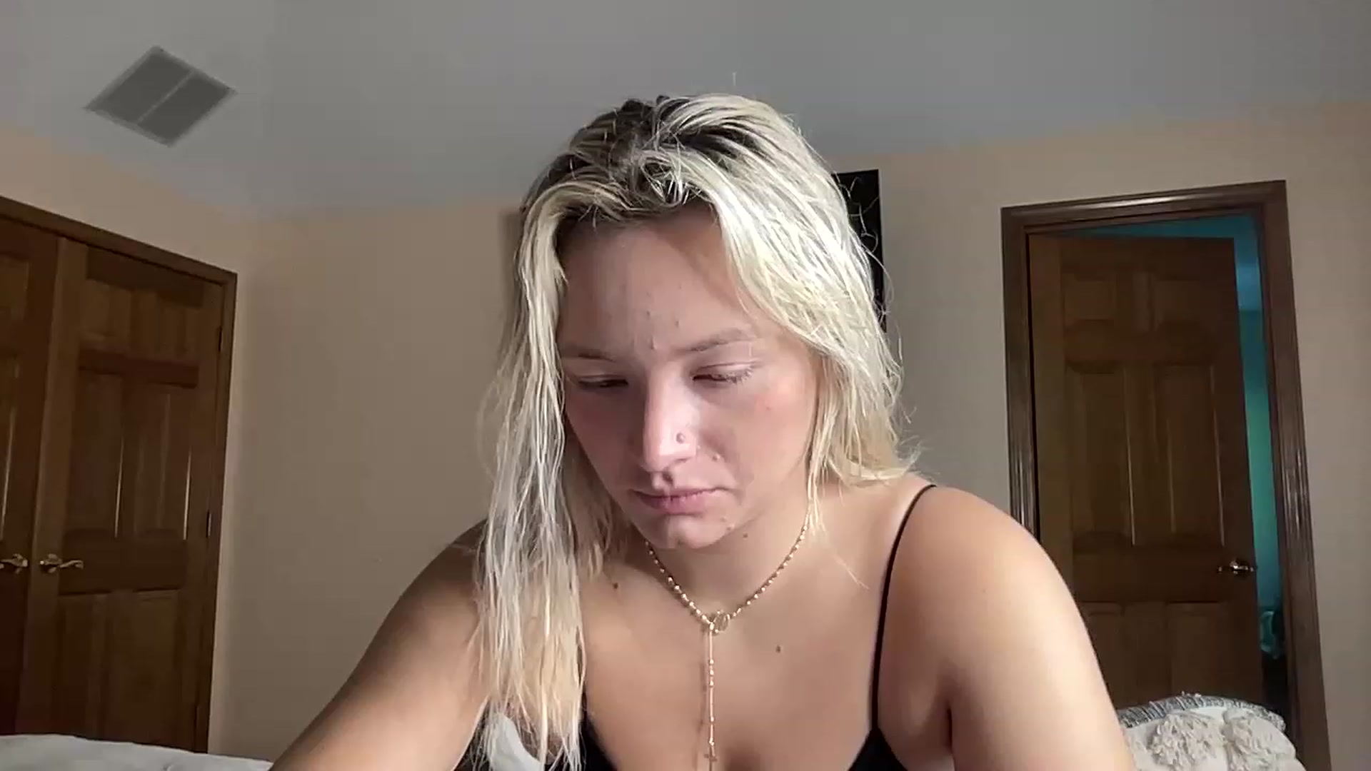 Gallery image thumbnail from Lynn_6's myfreecams stream on, 06/22/2023, 13:02 image 6 of 20