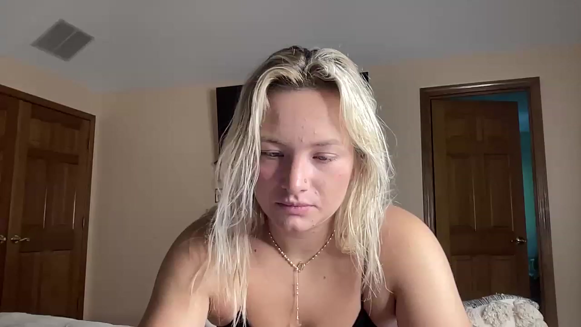Gallery image thumbnail from Lynn_6's myfreecams stream on, 06/22/2023, 13:02 image 4 of 20