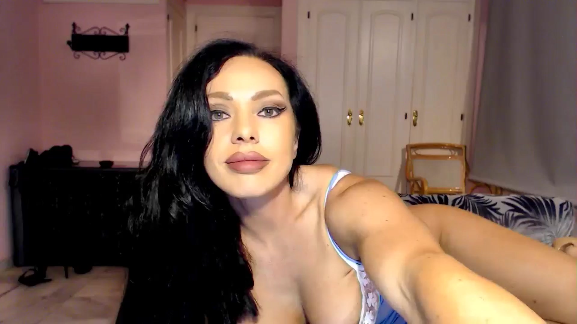 Gallery image thumbnail from LyraM's myfreecams stream on, 04/08/2025, 21:41 image 9 of 20