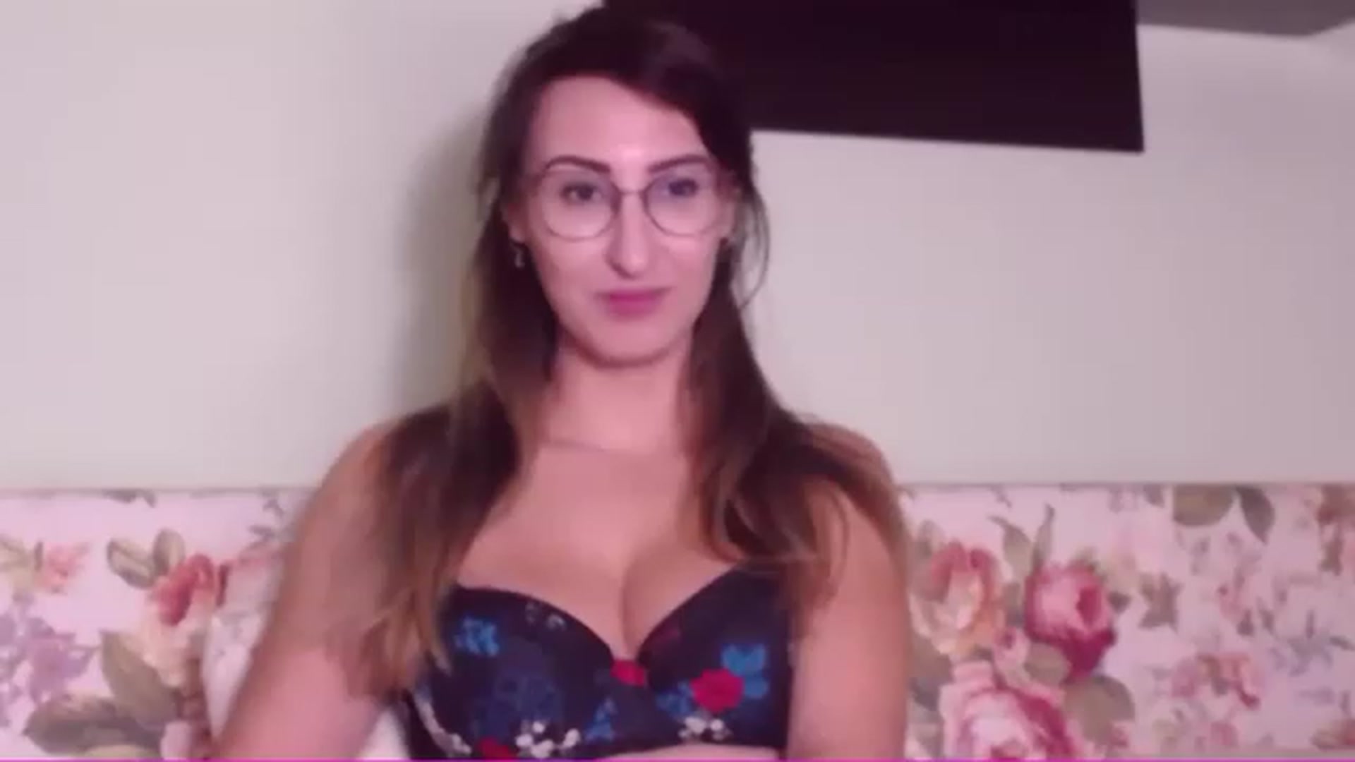 Gallery image thumbnail from LysAddiction's myfreecams stream on, 11/14/2022, 16:36 image 19 of 20