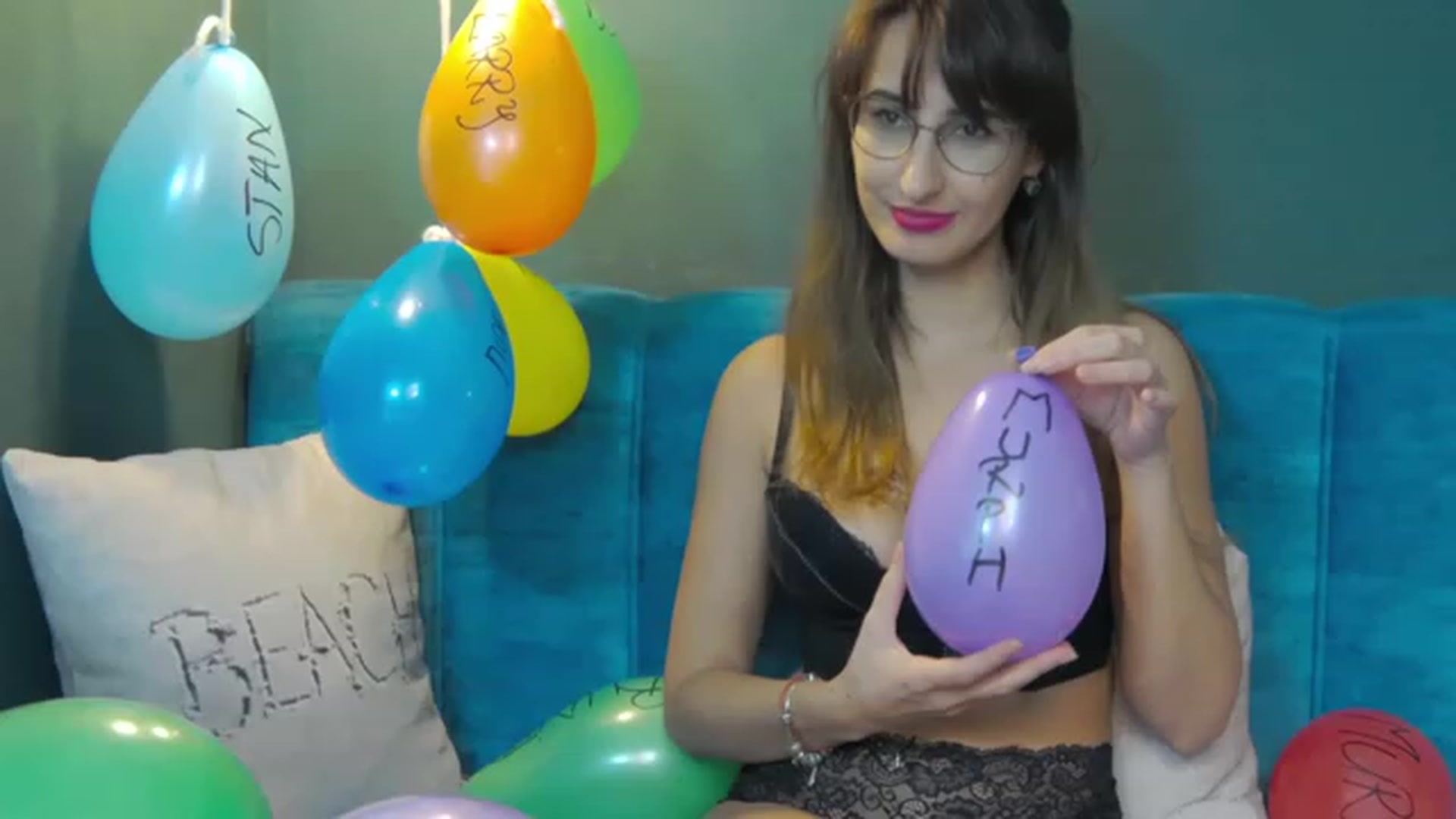 Gallery image thumbnail from LysAddiction's myfreecams stream on, 12/30/2022, 20:10 image 15 of 20