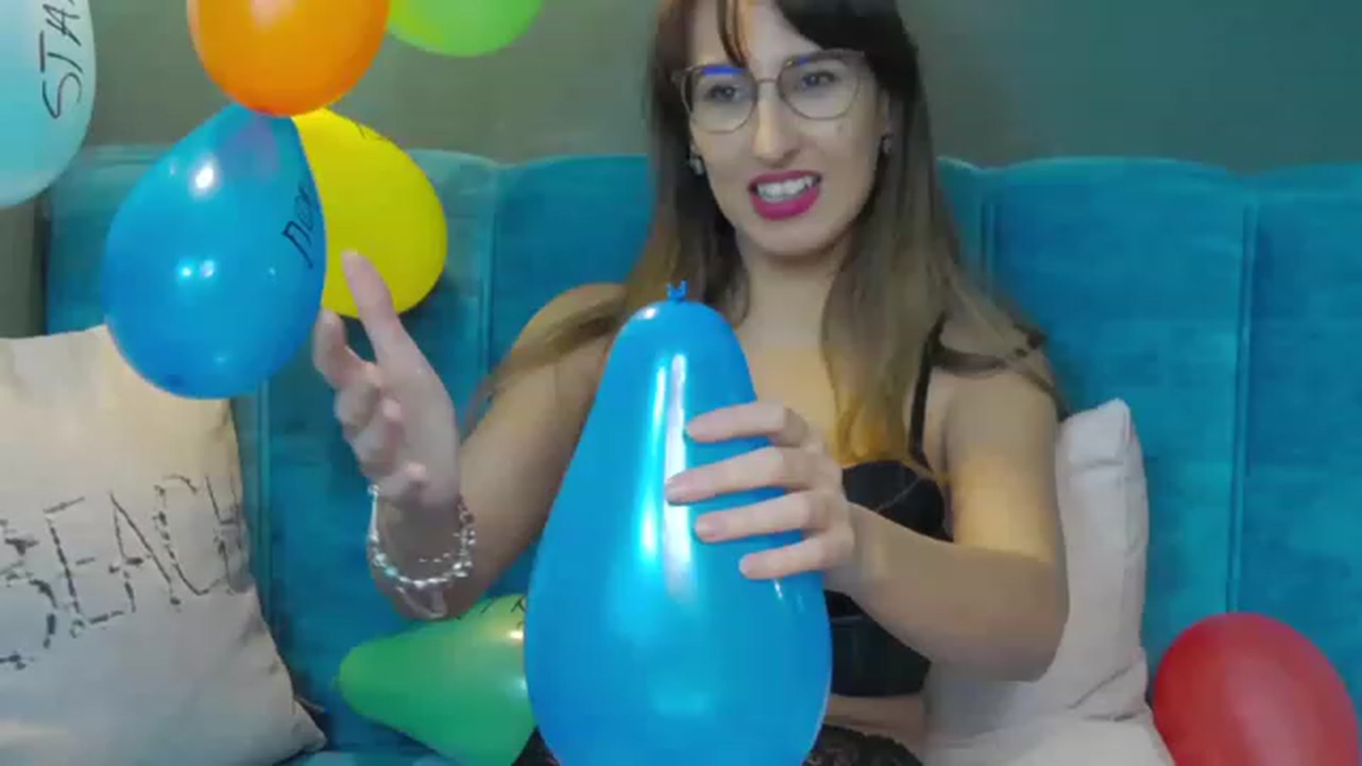 Gallery image thumbnail from LysAddiction's myfreecams stream on, 12/30/2022, 20:10 image 14 of 20