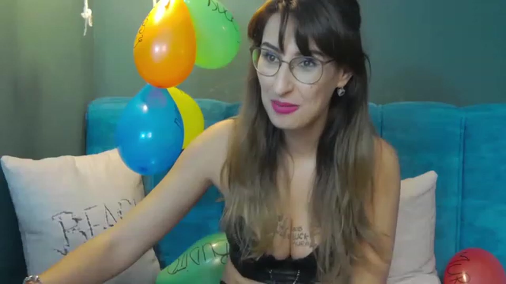 Gallery image thumbnail from LysAddiction's myfreecams stream on, 12/30/2022, 20:10 image 16 of 20