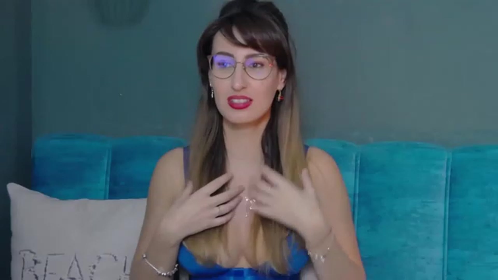 Gallery image thumbnail from LysAddiction's myfreecams stream on, 01/31/2023, 20:03 image 17 of 20