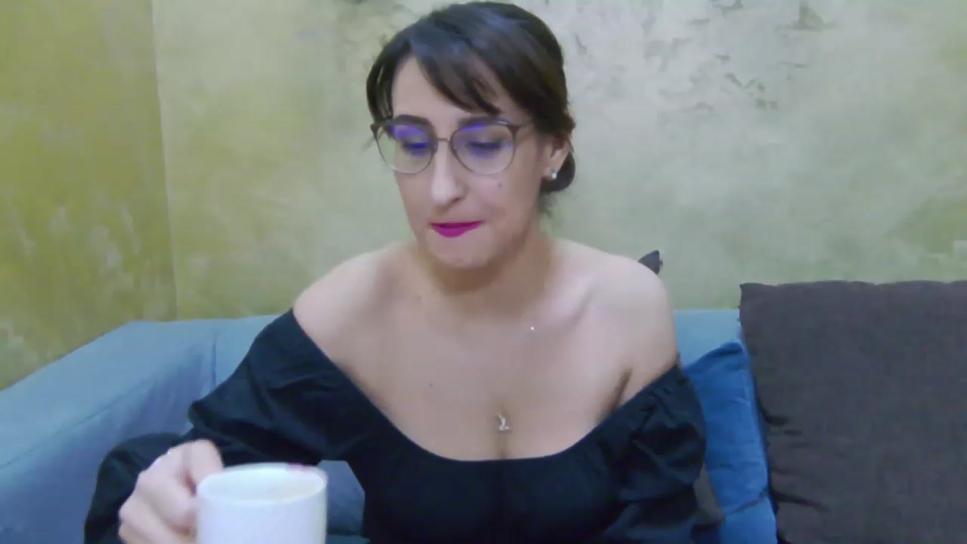 Gallery image thumbnail from LysAddiction's myfreecams stream on, 04/29/2023, 17:11 image 5 of 20