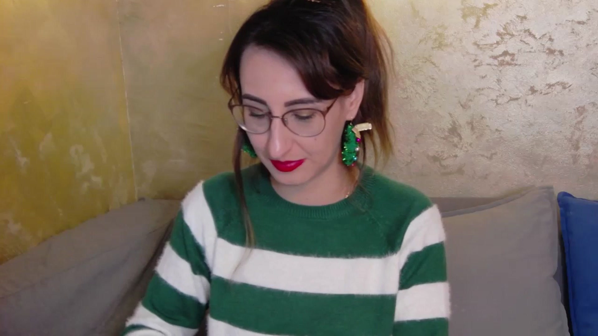 Gallery image thumbnail from LysAddiction's myfreecams stream on, 12/18/2023, 17:01 image 8 of 20