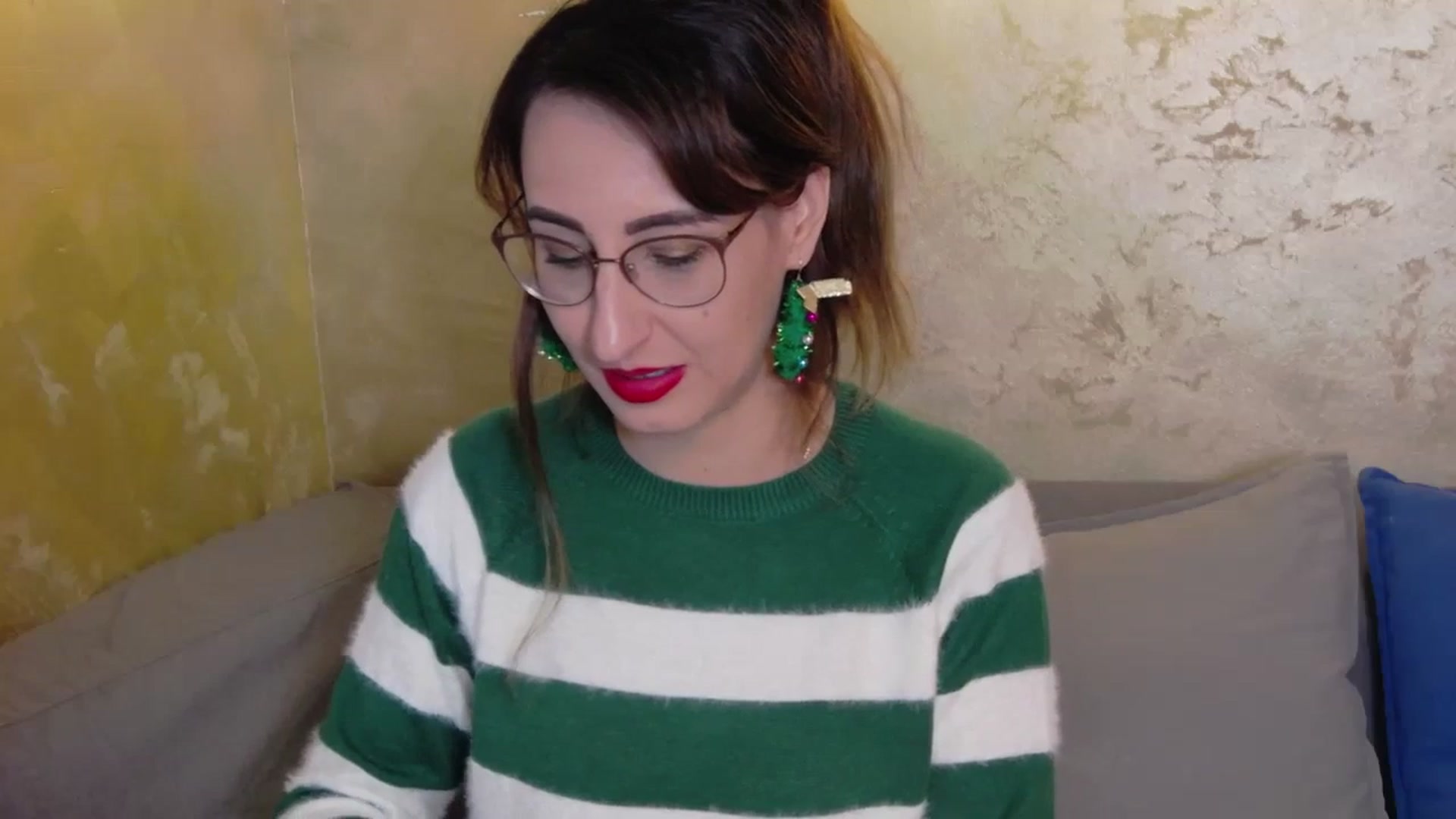 Gallery image thumbnail from LysAddiction's myfreecams stream on, 12/18/2023, 17:01 image 10 of 20