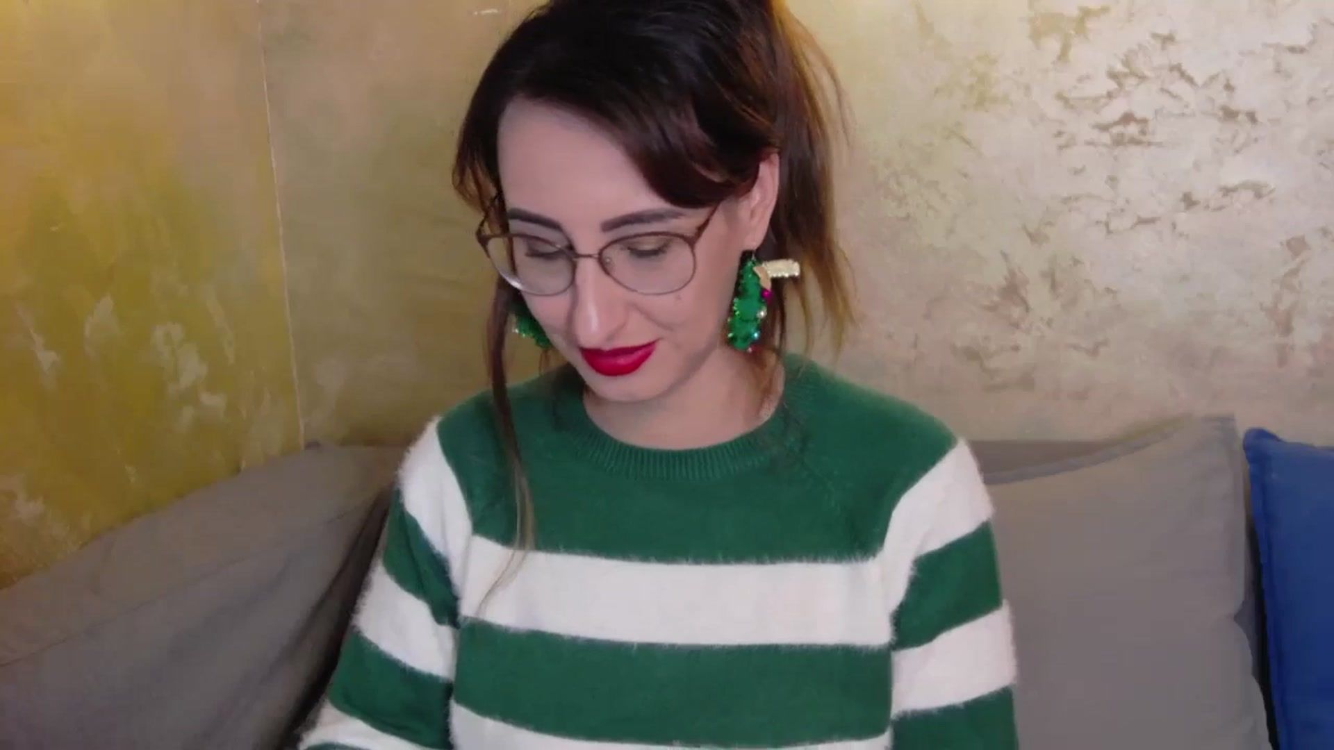 Gallery image thumbnail from LysAddiction's myfreecams stream on, 12/18/2023, 17:01 image 6 of 20