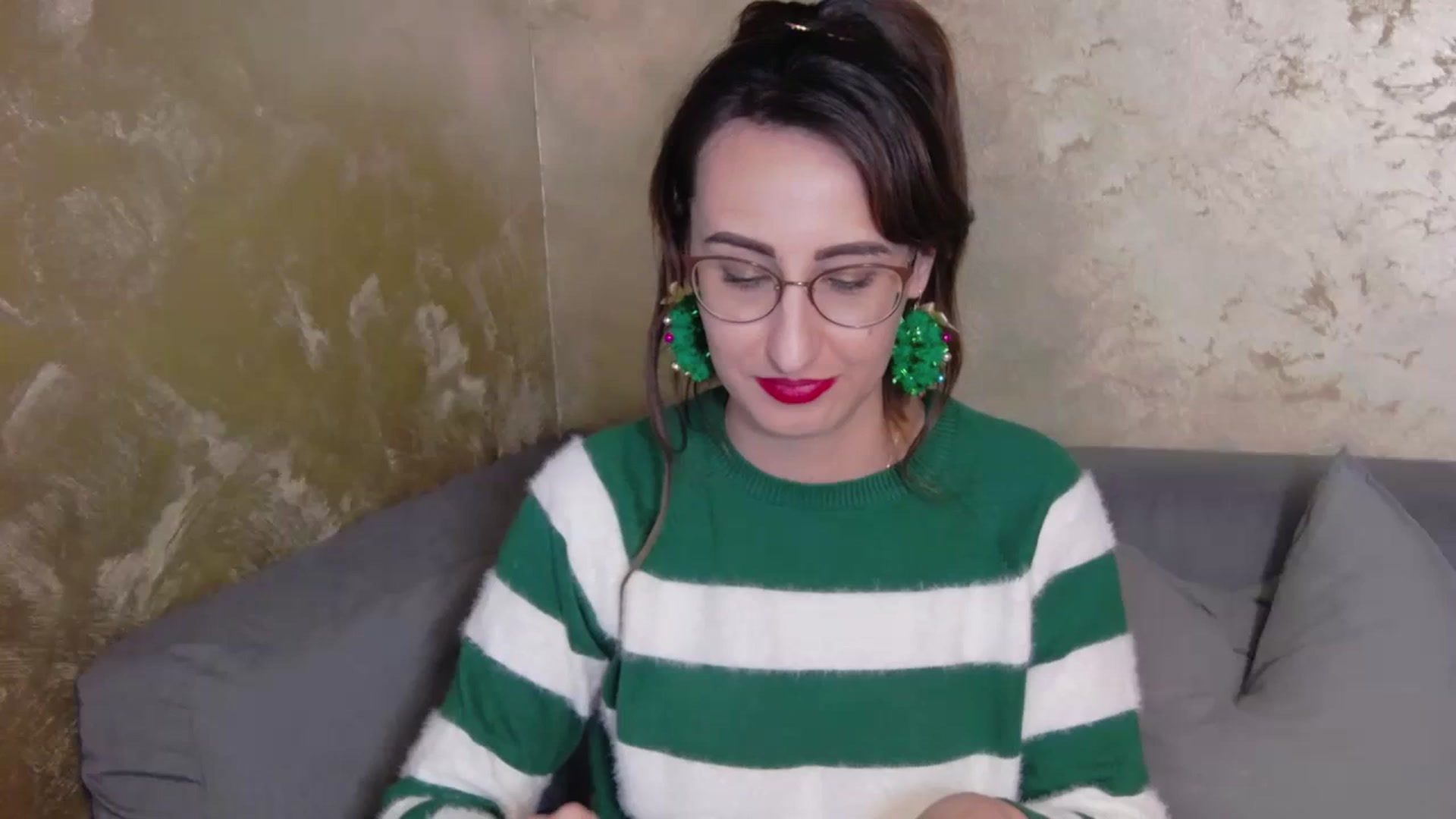 Gallery image thumbnail from LysAddiction's myfreecams stream on, 12/18/2023, 17:38 image 17 of 20