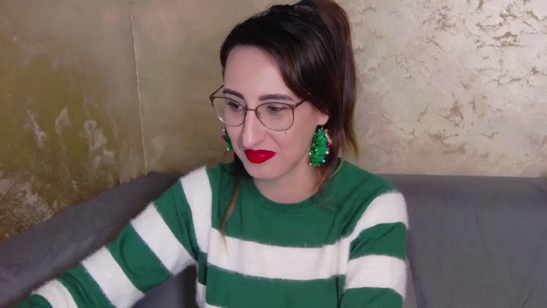 Gallery image thumbnail from LysAddiction's myfreecams stream on, 12/18/2023, 20:24 image 4 of 20