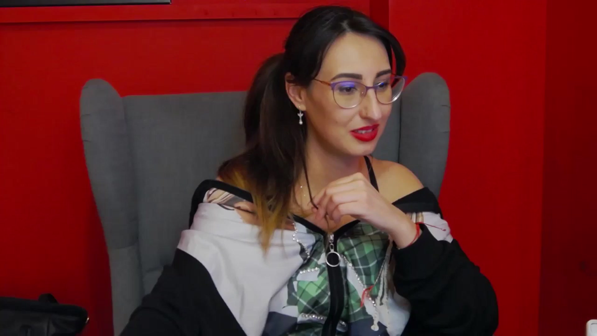 Gallery image thumbnail from LysAddiction's myfreecams stream on, 03/05/2024, 18:31 image 11 of 20