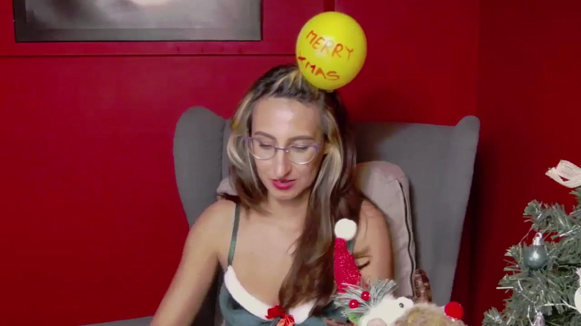 Gallery image thumbnail from LysAddiction's myfreecams stream on, 12/24/2024, 20:12 image 19 of 20