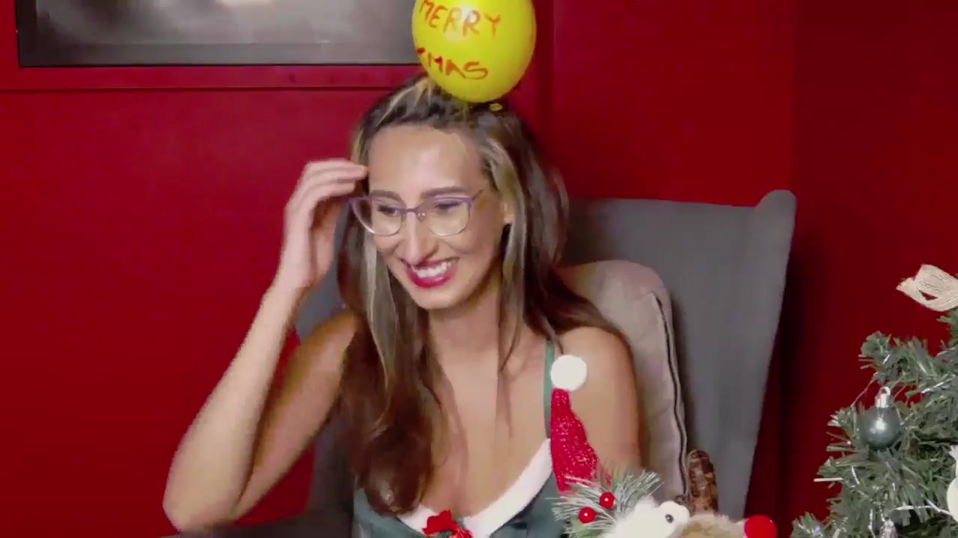 Gallery image thumbnail from LysAddiction's myfreecams stream on, 12/24/2024, 20:12 image 17 of 20