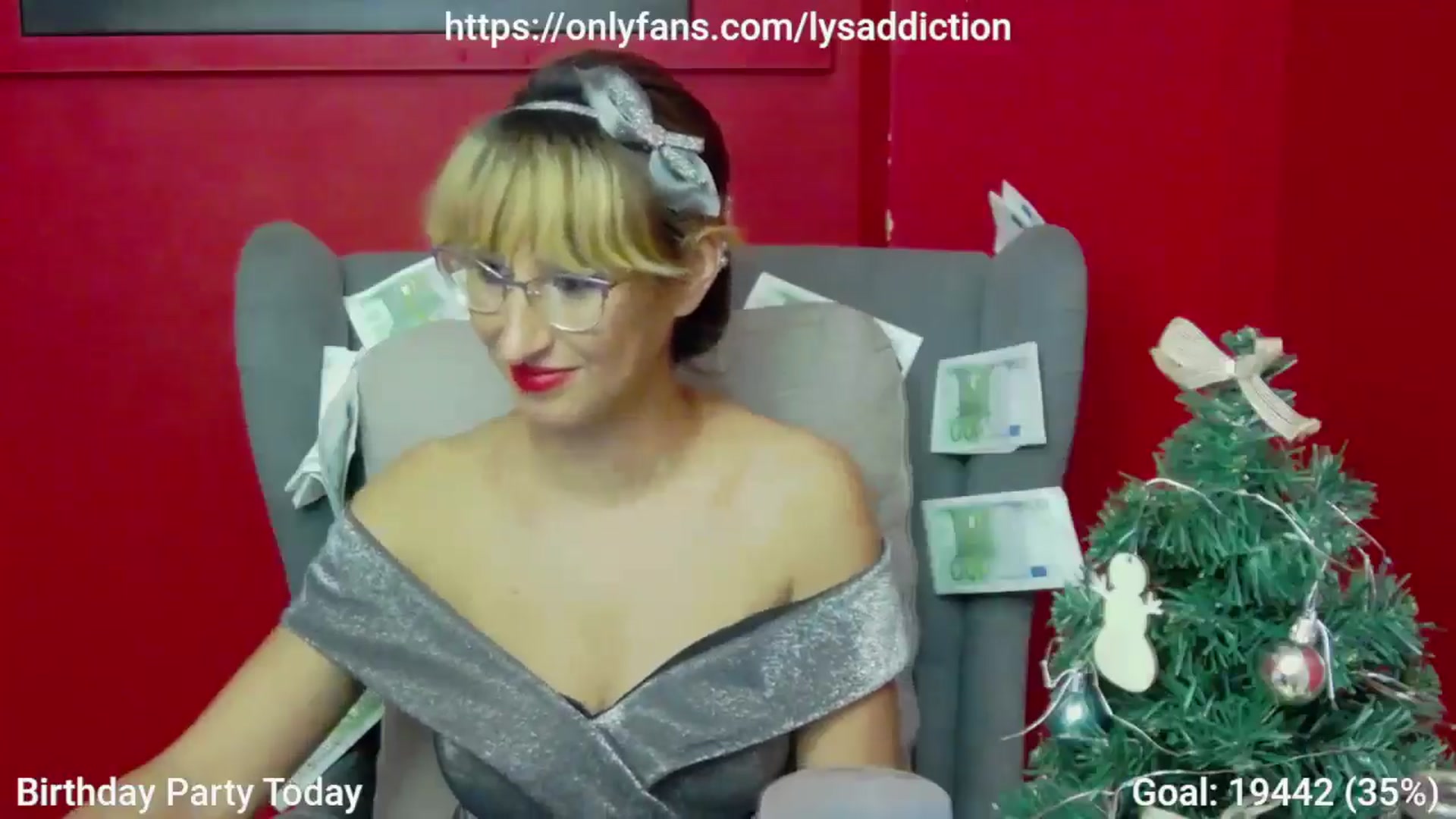 Gallery image thumbnail from LysAddiction's myfreecams stream on, 12/30/2024, 20:16 image 5 of 20