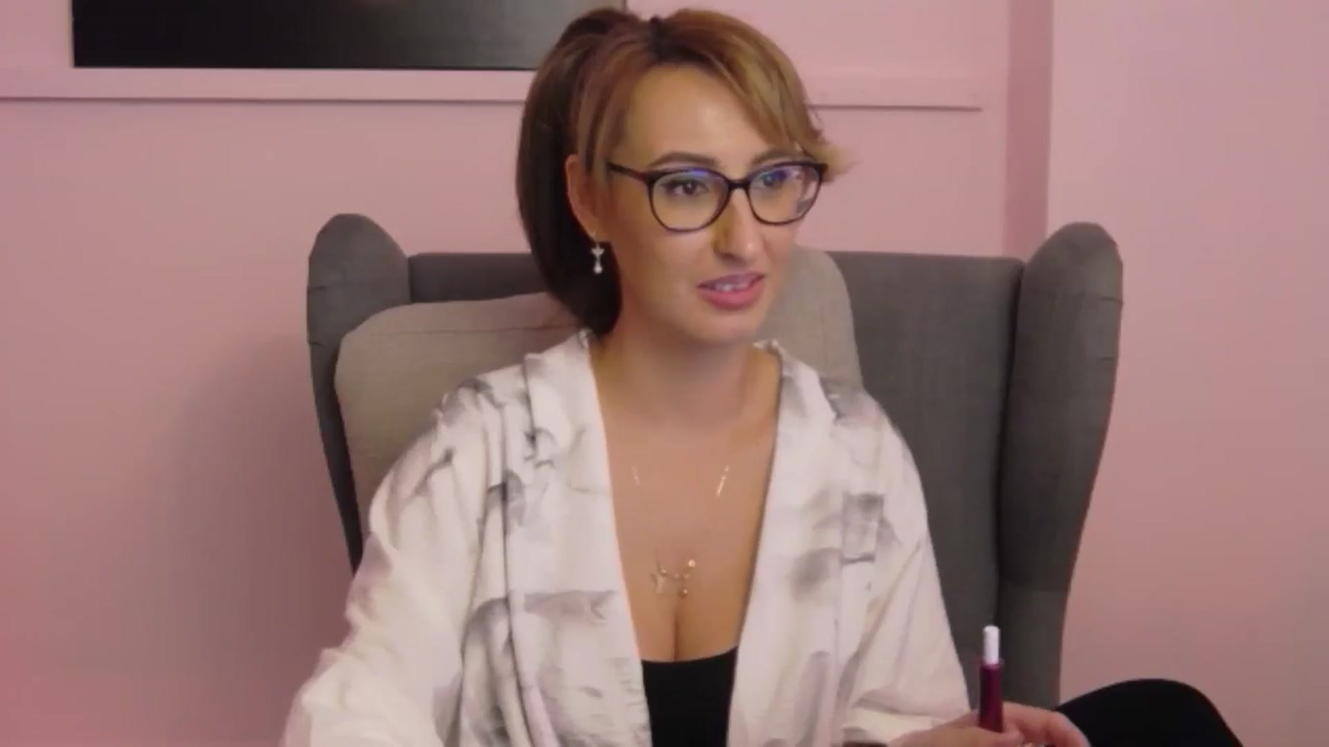 Gallery image thumbnail from LysAddiction's myfreecams stream on, 04/02/2025, 16:36 image 6 of 20