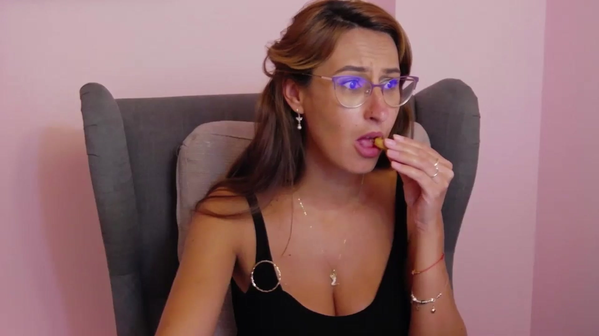 Gallery image thumbnail from LysAddiction's myfreecams stream on, 05/04/2025, 19:28 image 11 of 20