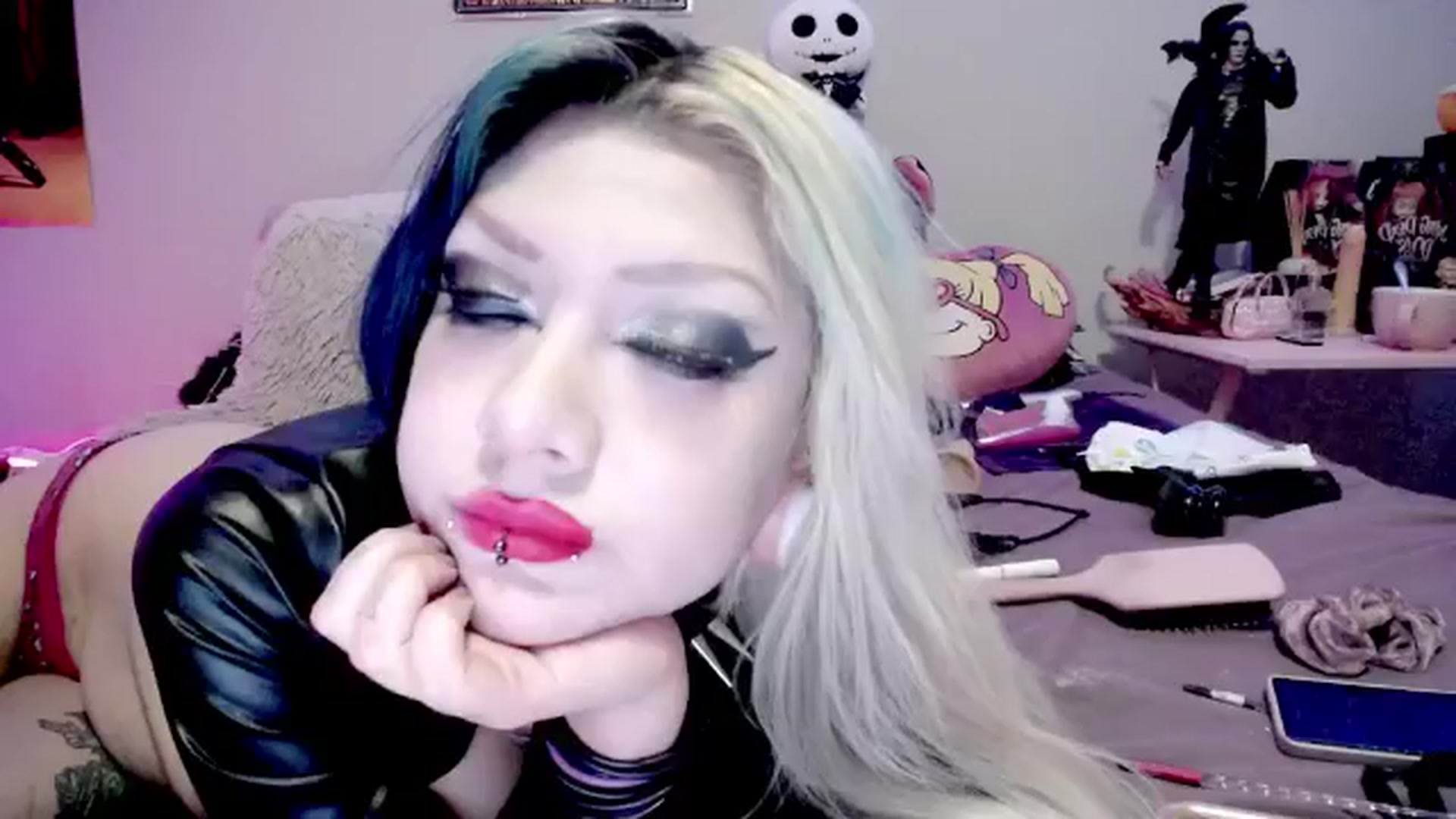 Gallery image thumbnail from Lysergia's myfreecams stream on, 04/15/2024, 07:33 image 11 of 20