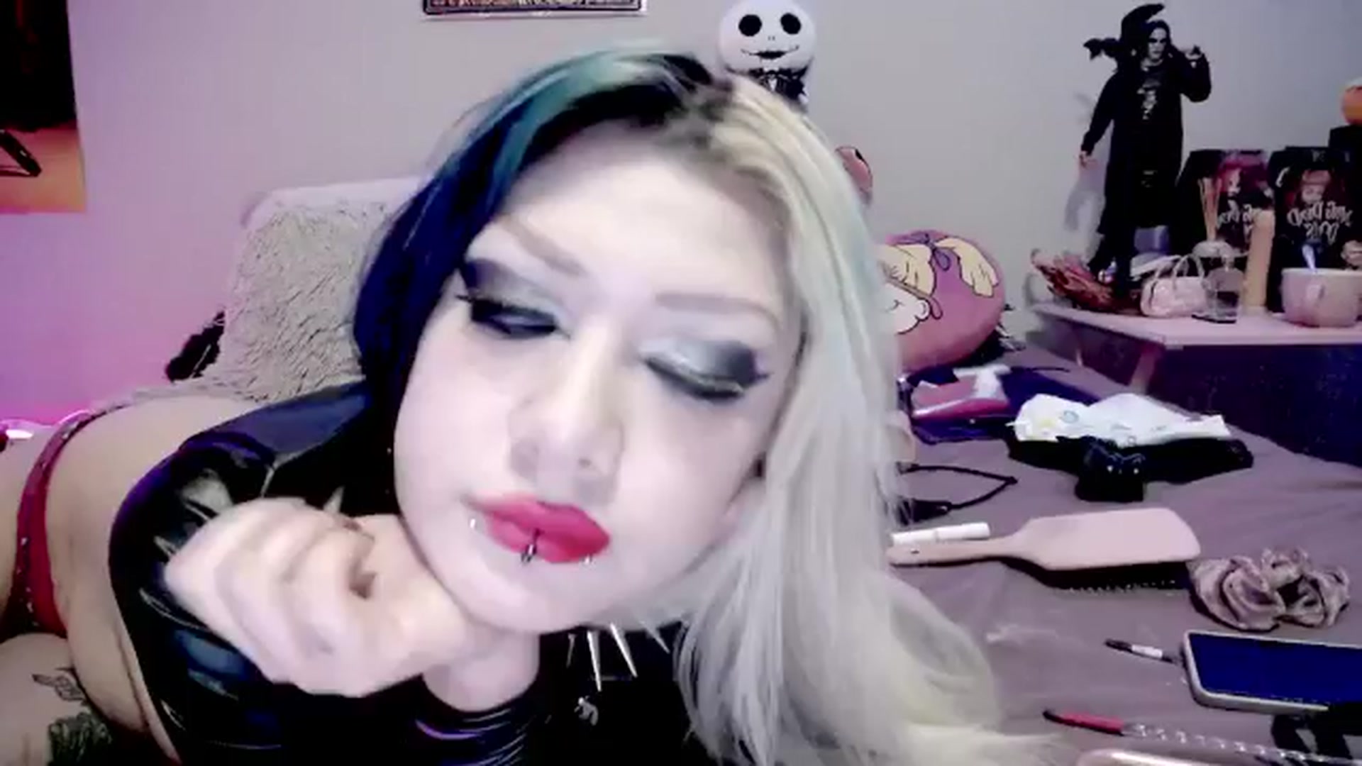 Gallery image thumbnail from Lysergia's myfreecams stream on, 04/15/2024, 07:33 image 12 of 20