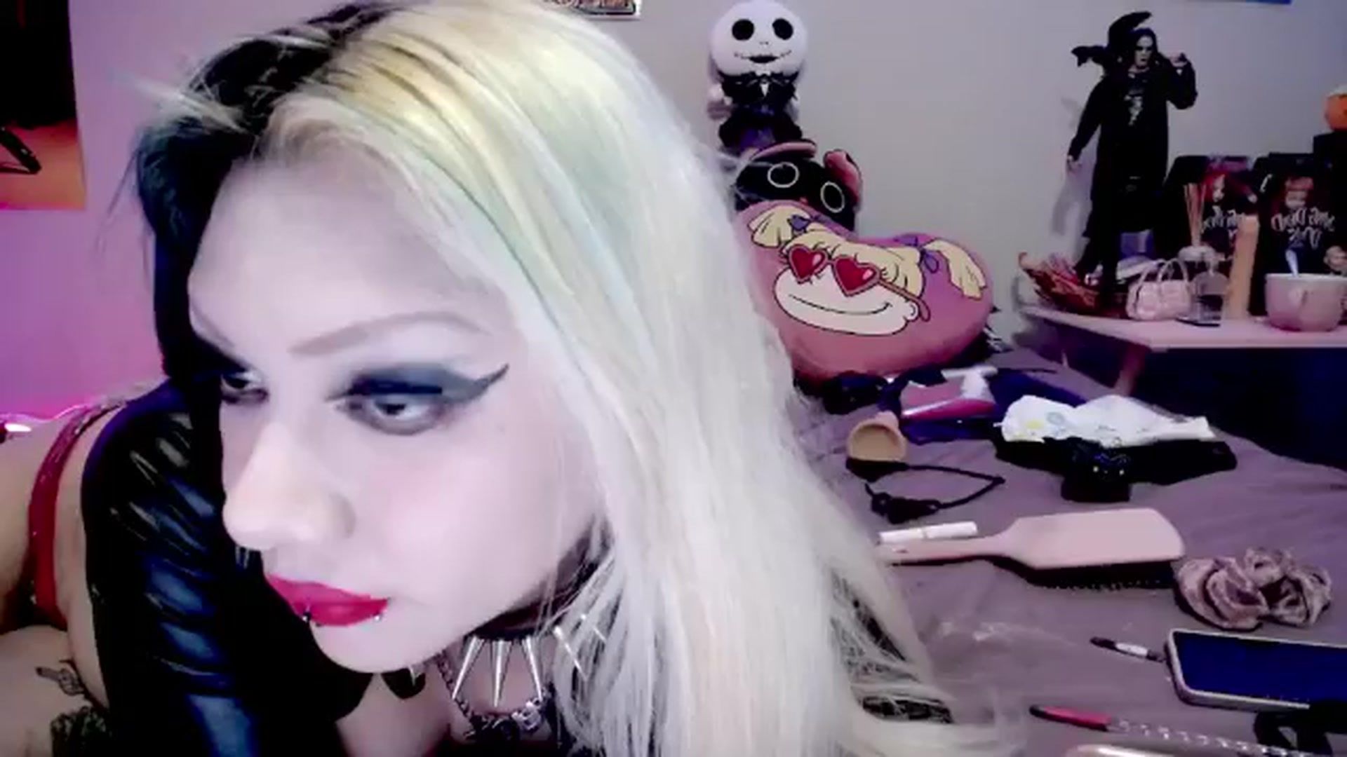 Gallery image thumbnail from Lysergia's myfreecams stream on, 04/15/2024, 07:33 image 9 of 20
